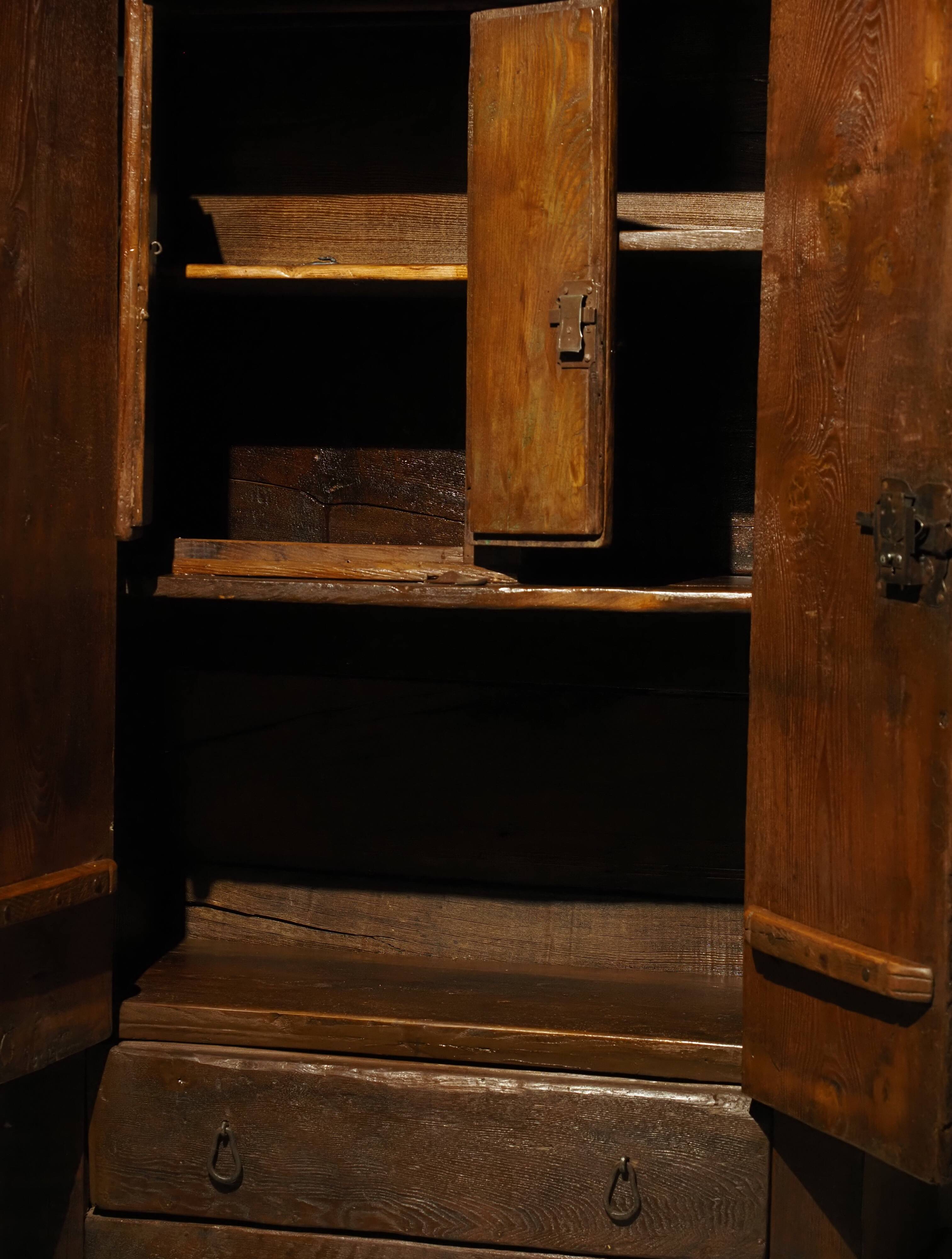 18th century French 'fleur-de-lis' armoire
