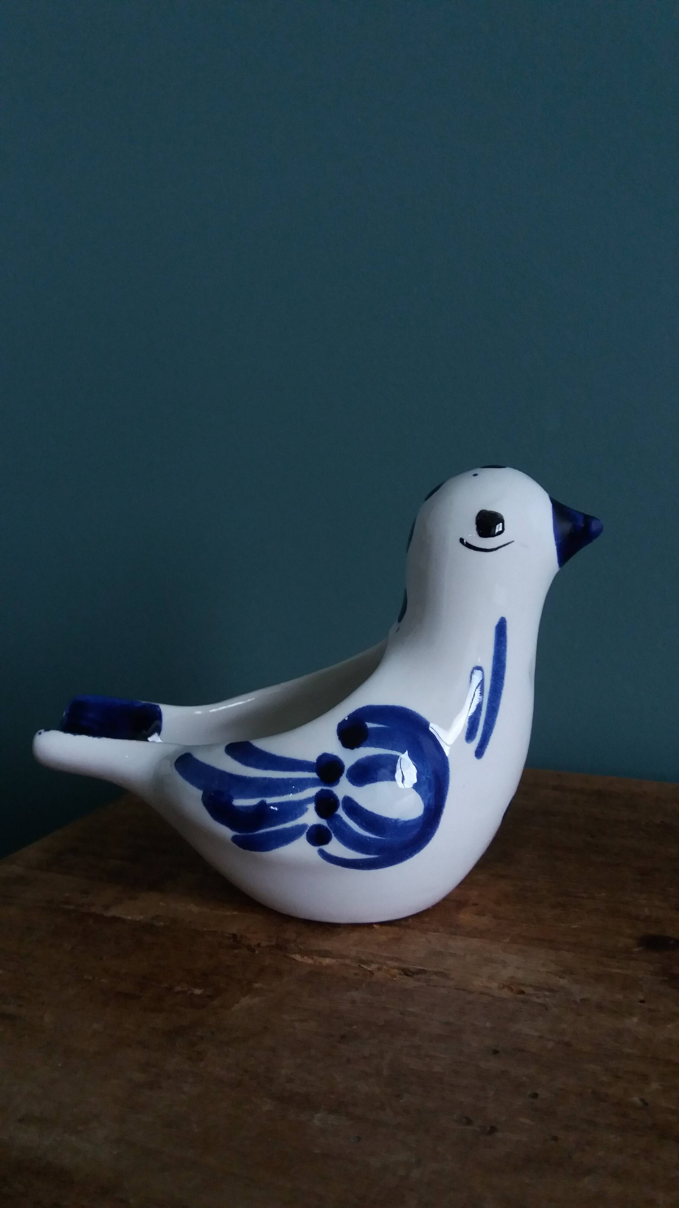 Zoomorphic bird ashtray, hand-decorated ceramic GL, Italy.