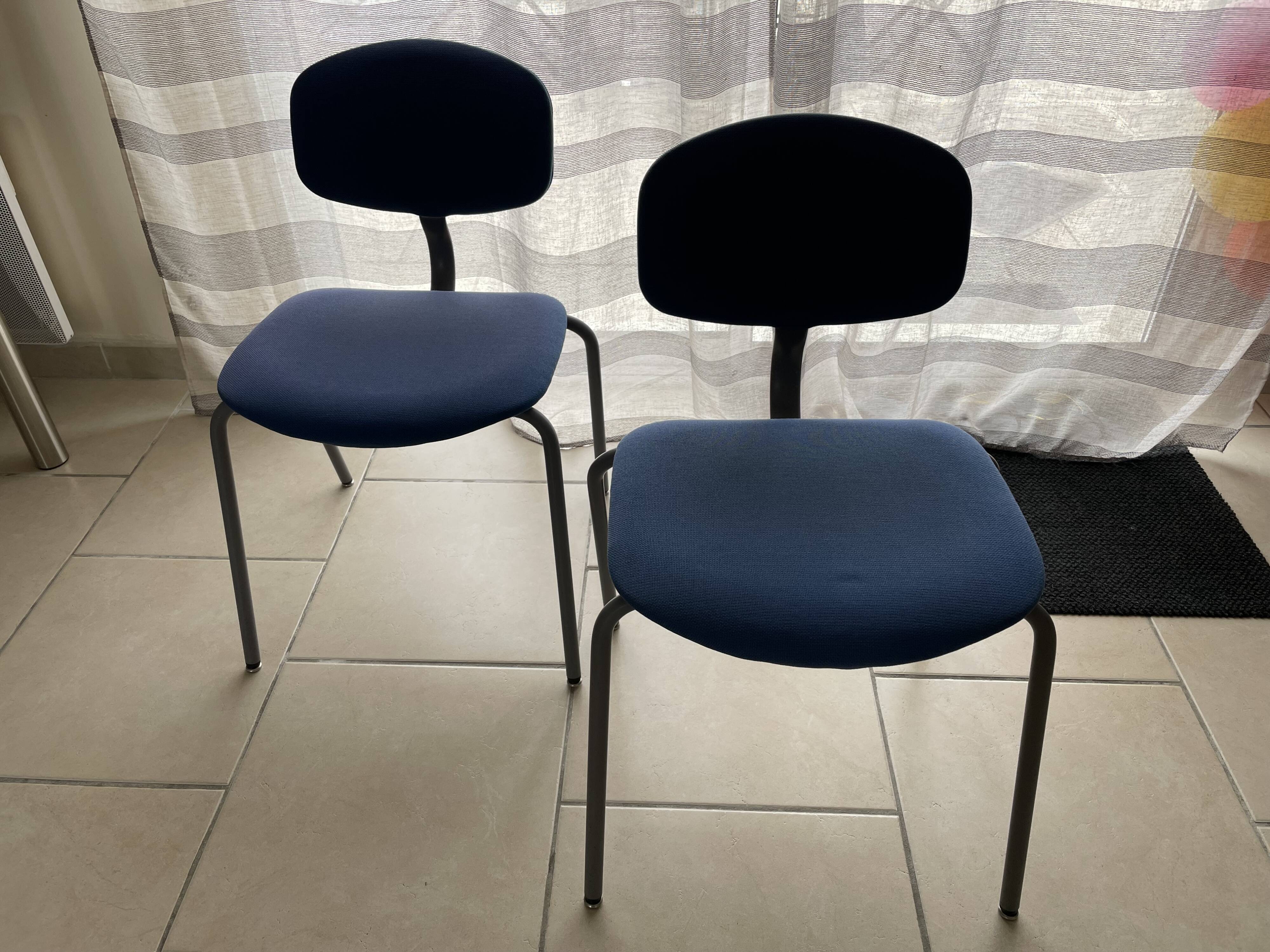 2 Steelcase Strafor chairs 420-440