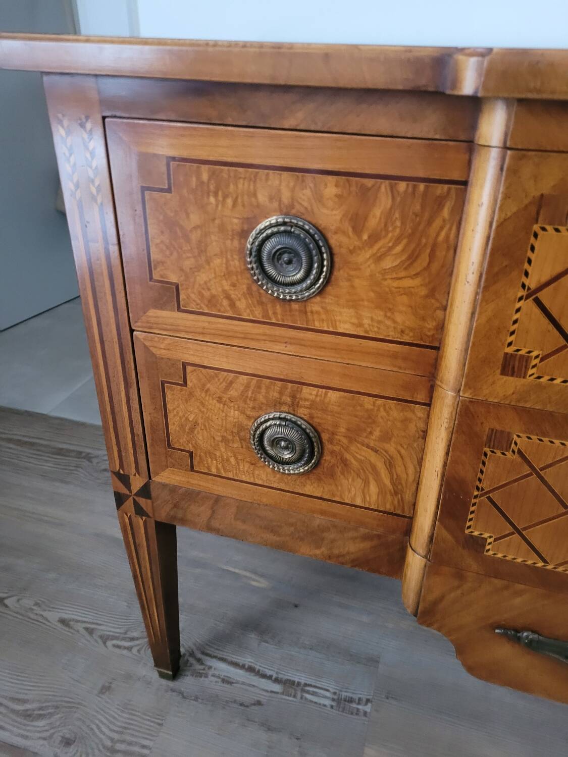 Chest of drawers