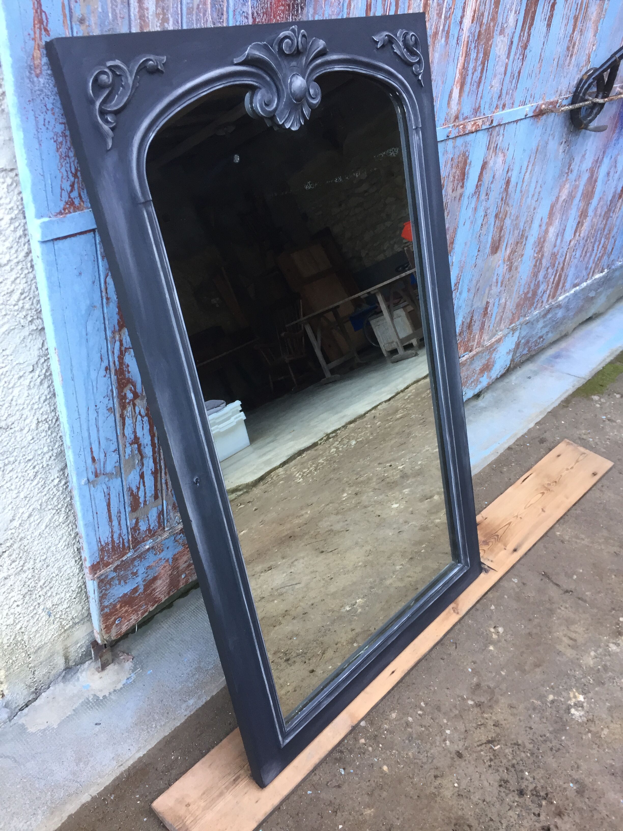 Miroir patiné noir mat 82x135cm