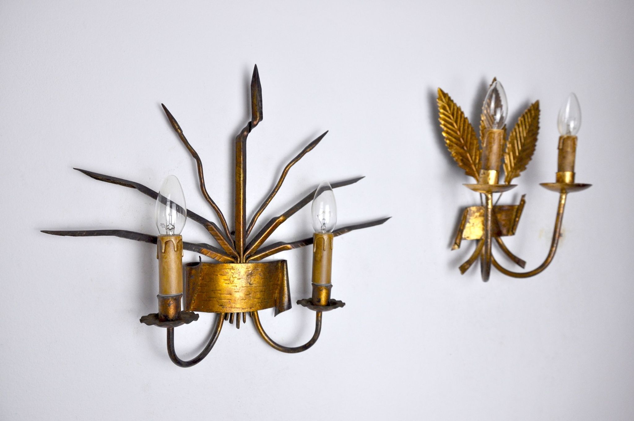 Pair of floral wall lamps by Ferroarte, regency, Spain, 1970