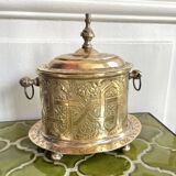Boîte ou coffret ancien en laiton gravé