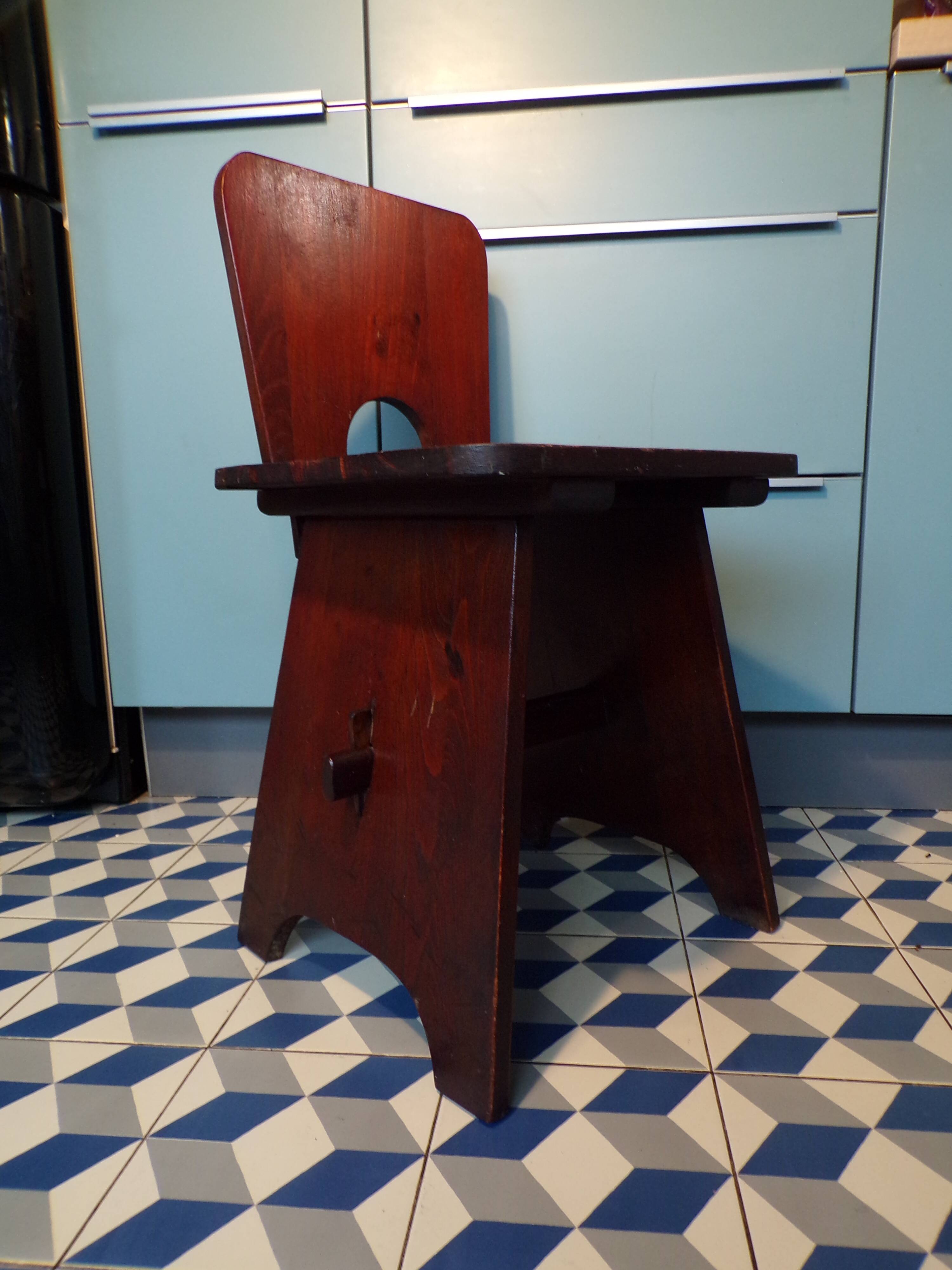 Art & craft reconstruction chair