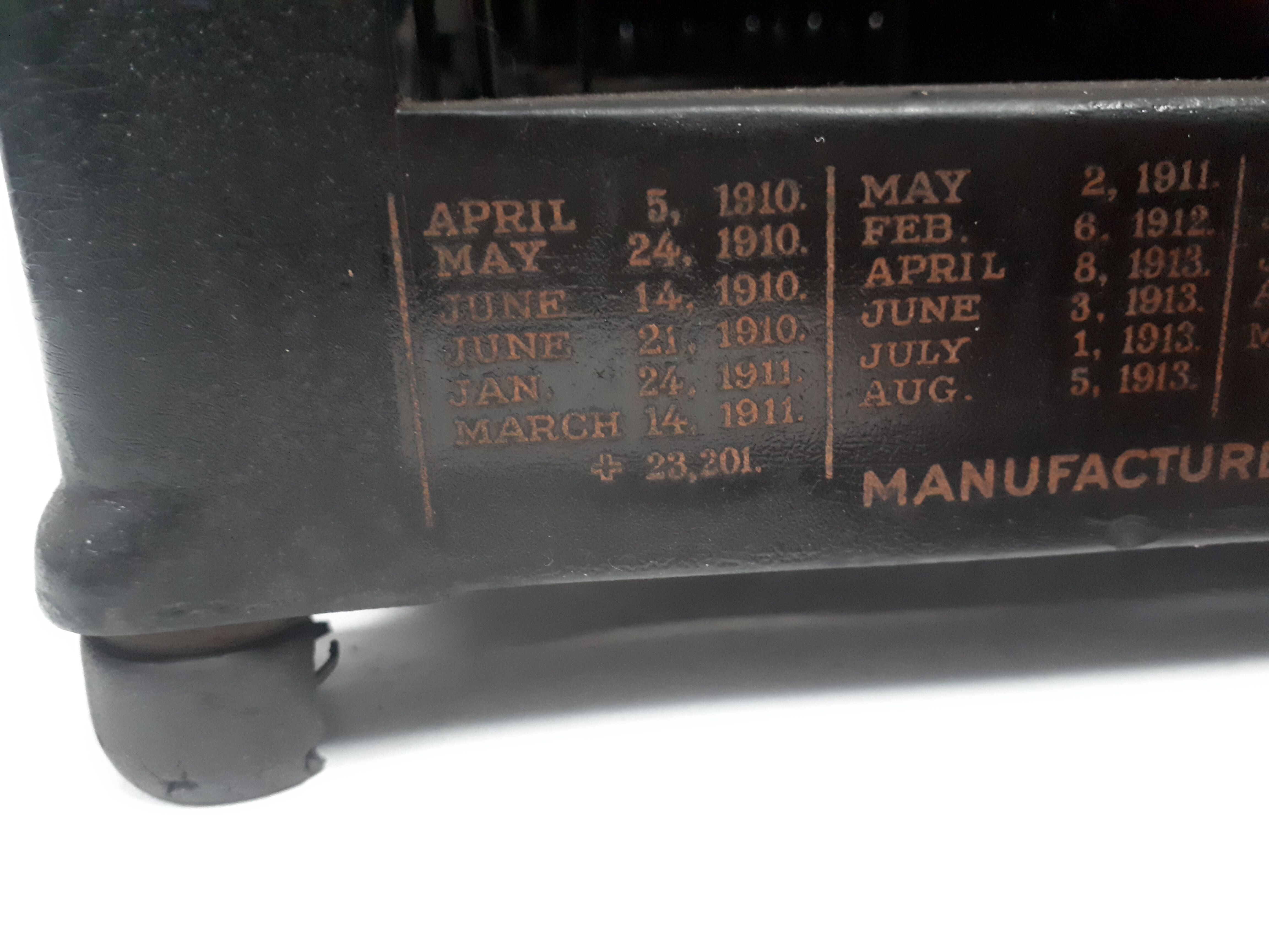 Old typewriter Underwood azerty