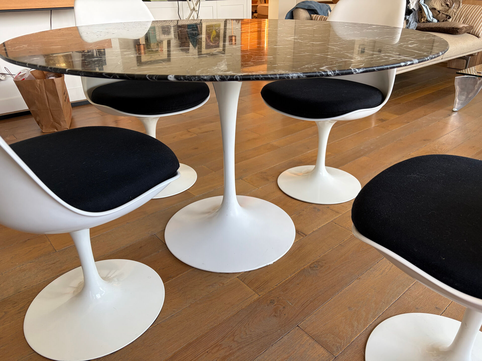 Tulip table Saarinen 120 cm black Marquina marble
