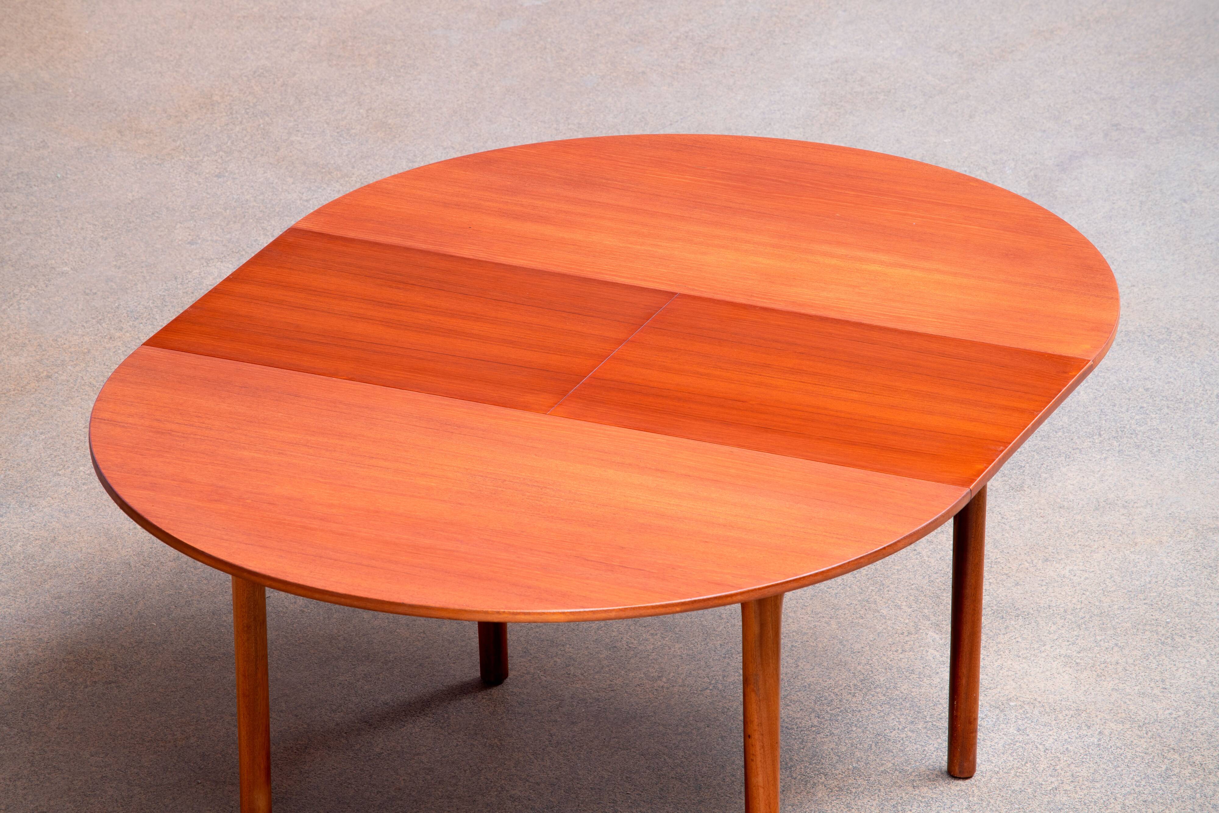 Set Table and 4 built-in chairs Scandinavian vintage 1960