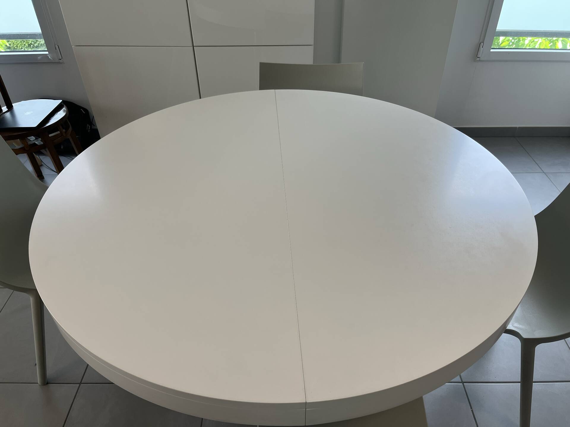 Table Cinna + 6 Stark chairs Bo