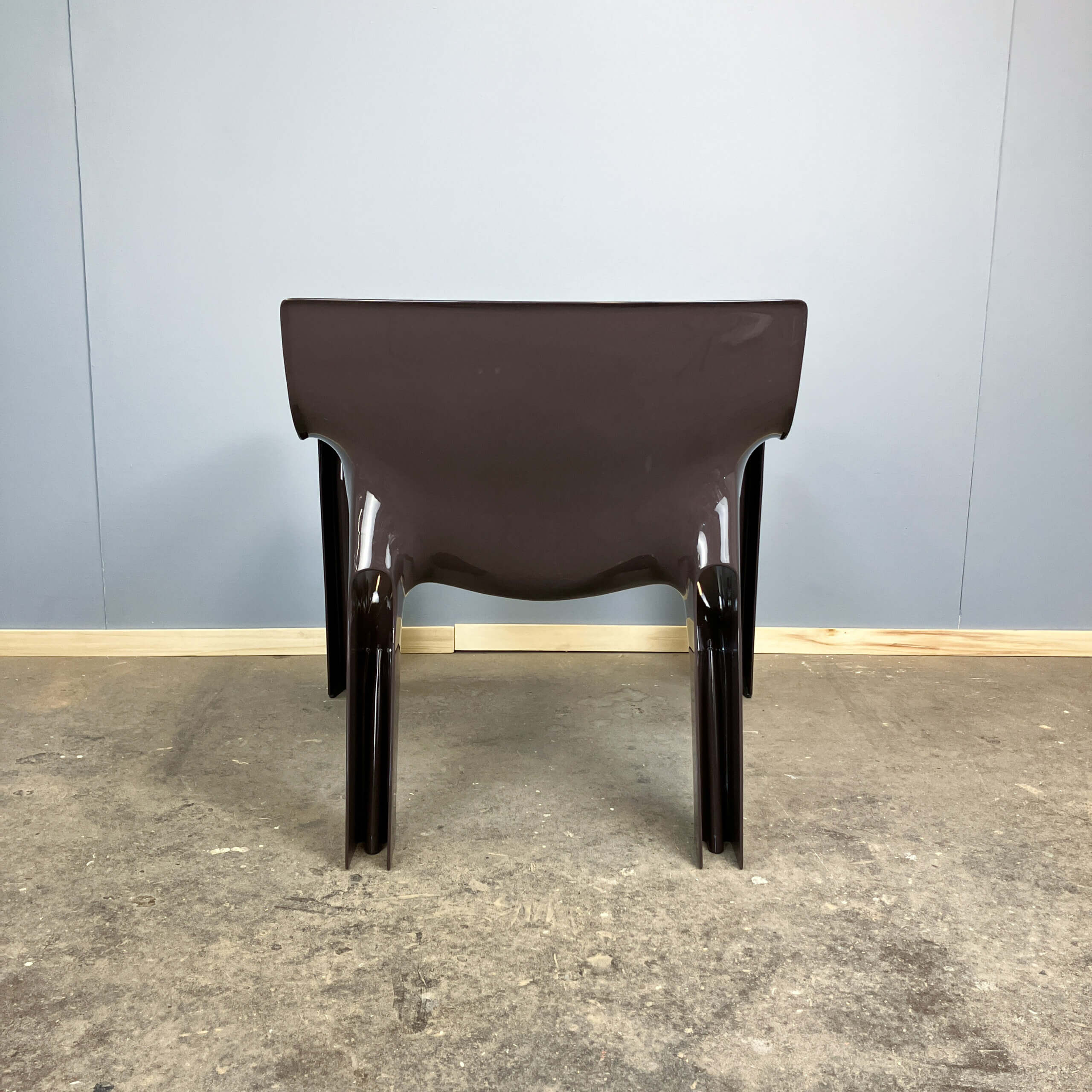 2 Vicario armchairs by Vico Magistretti for Artemide, plastic, 1970s