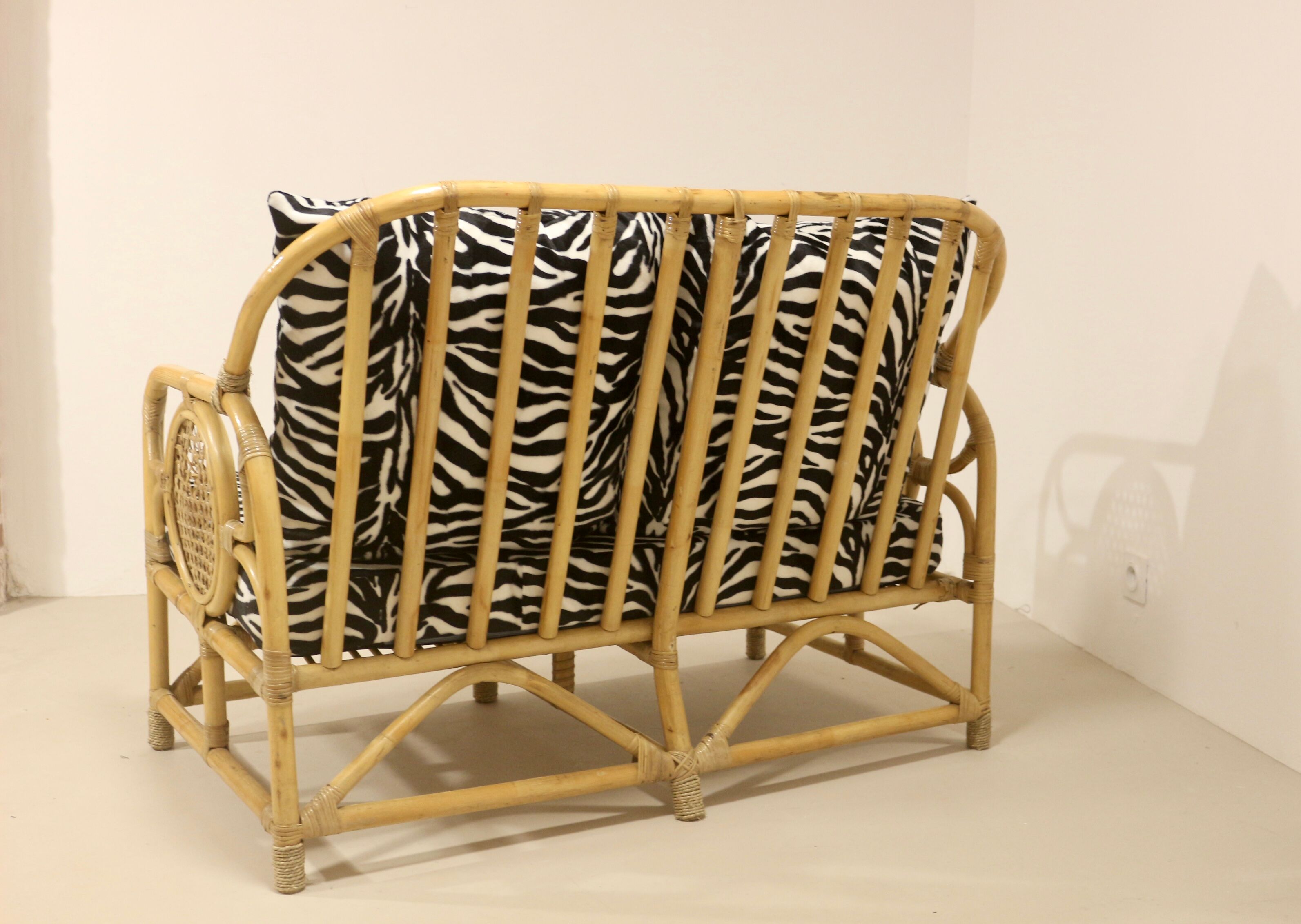 Vintage rattan sofa 2 places year 60