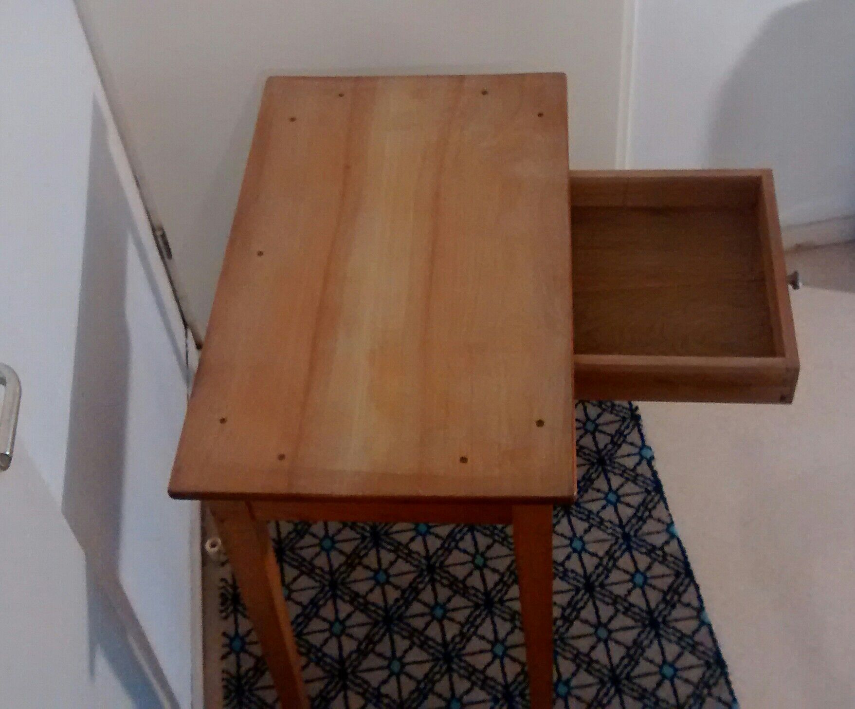 Side table feet spindle