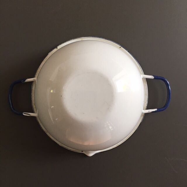 Enamelled metal white salad