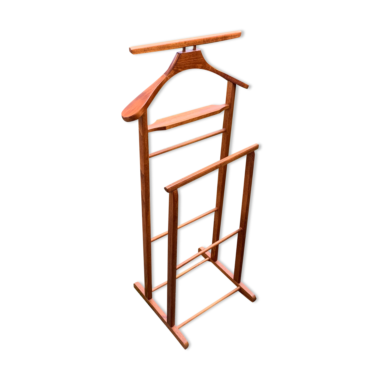 Valet de chambre, wearing vintage wooden clothing