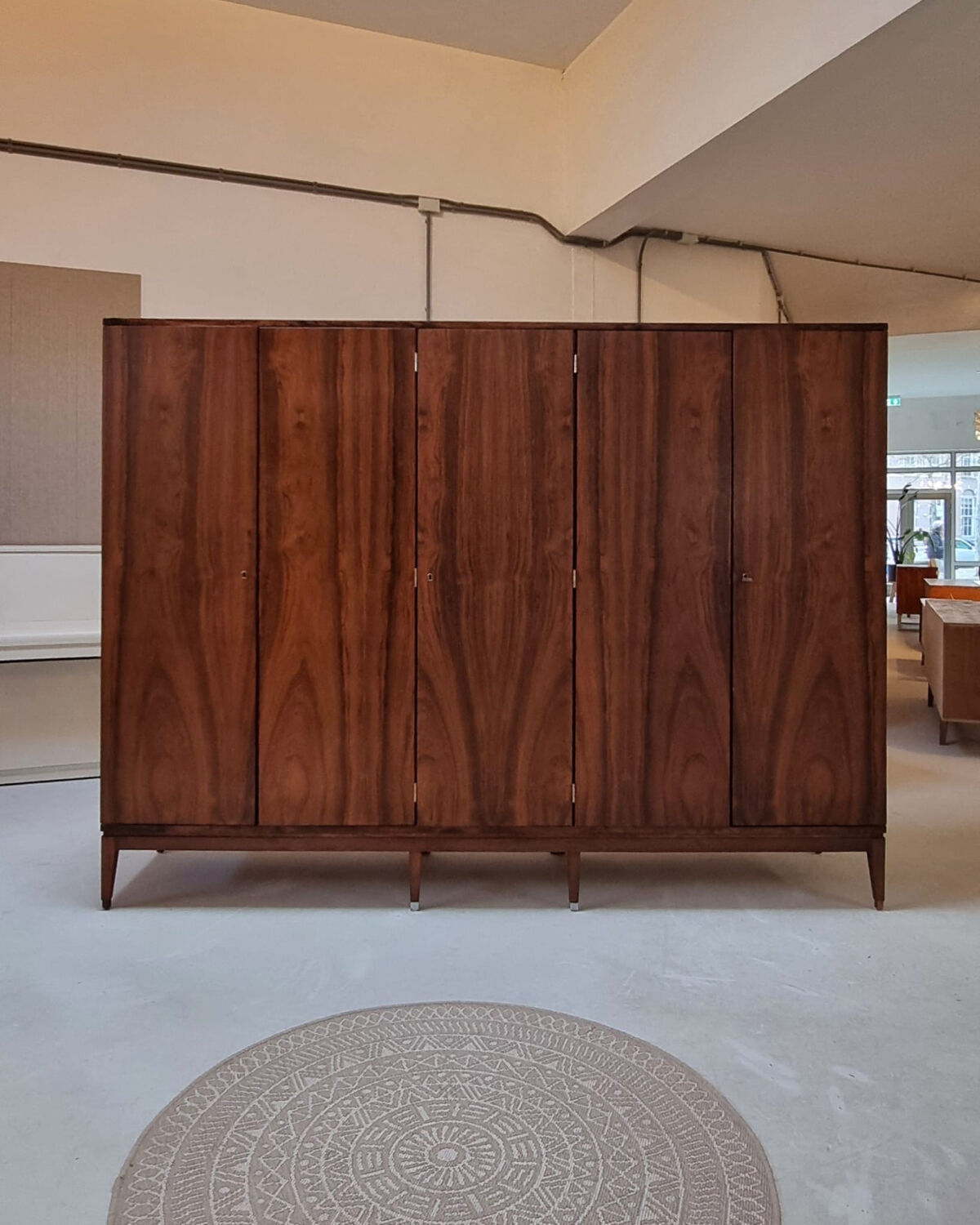 Armoire du milieu du siècle