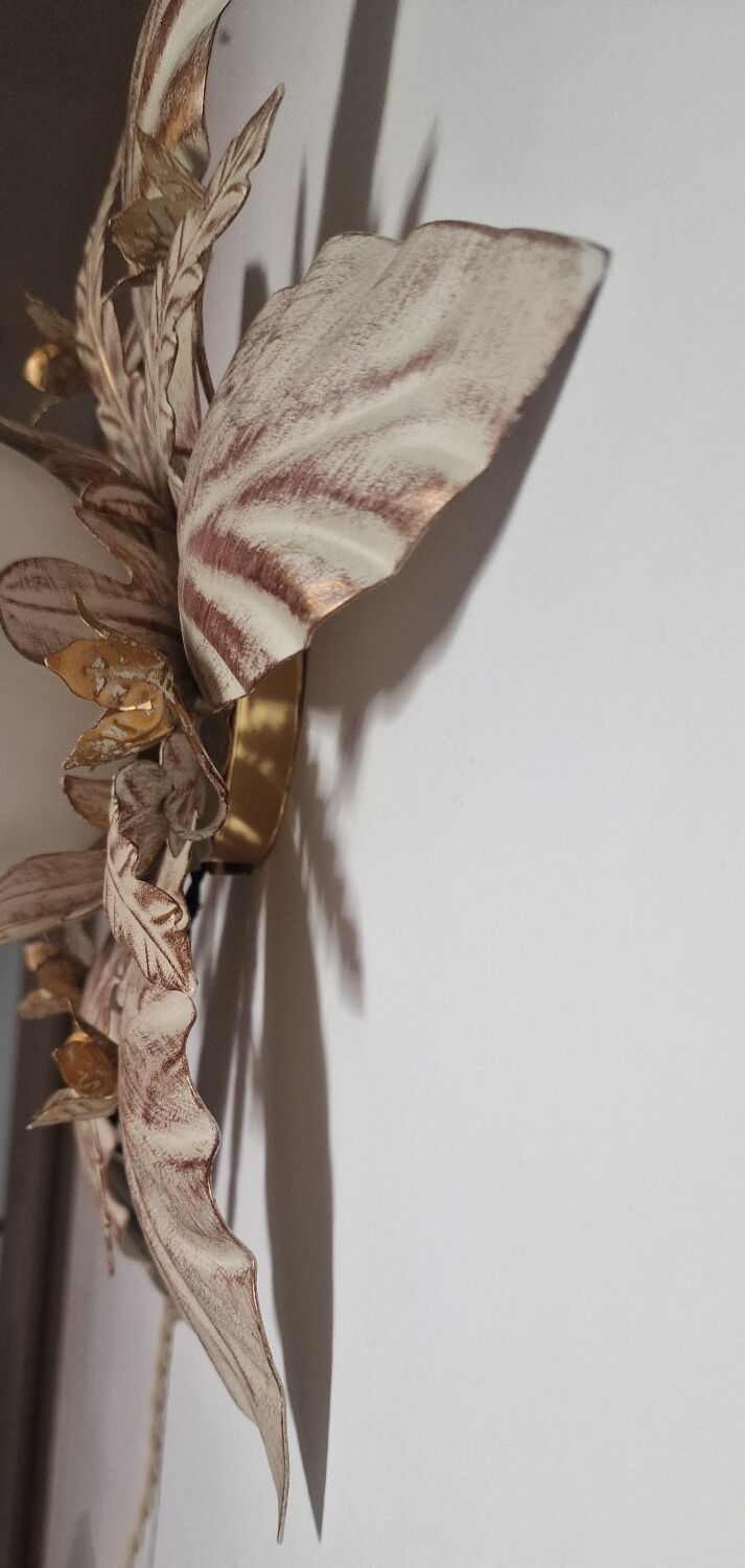 Wall lamp or floral ceiling lamp in white globe