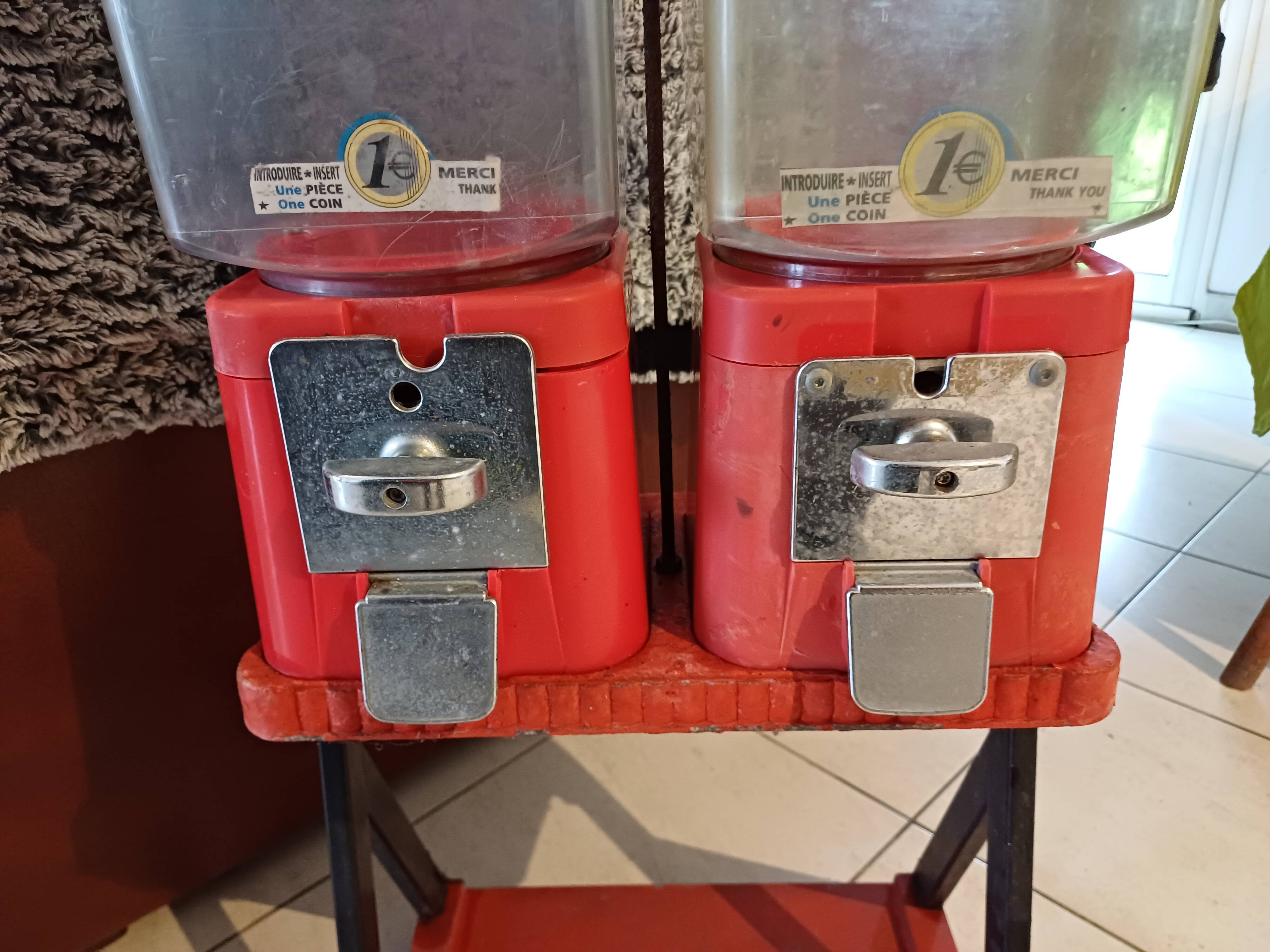 Brabo candy dispenser