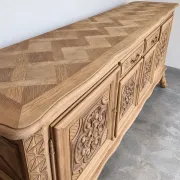 Buffet en bois massif mouluré