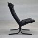 Années 1970, design norvégien, chaise longue "Siesta" d'Ingmar Relling, cuir noir, bois courbé.