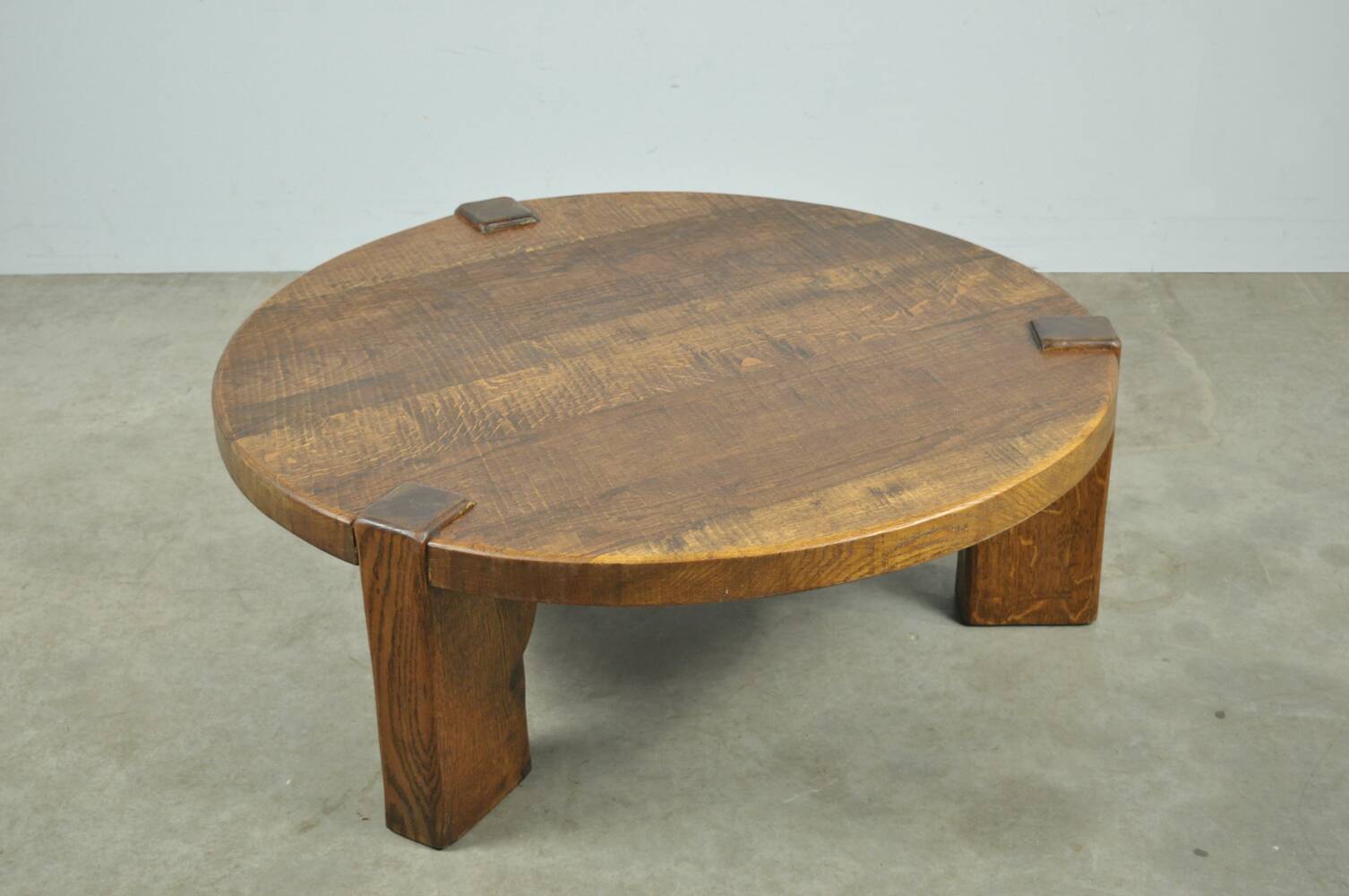 Solid oak round coffee table, Brutalist 1970s