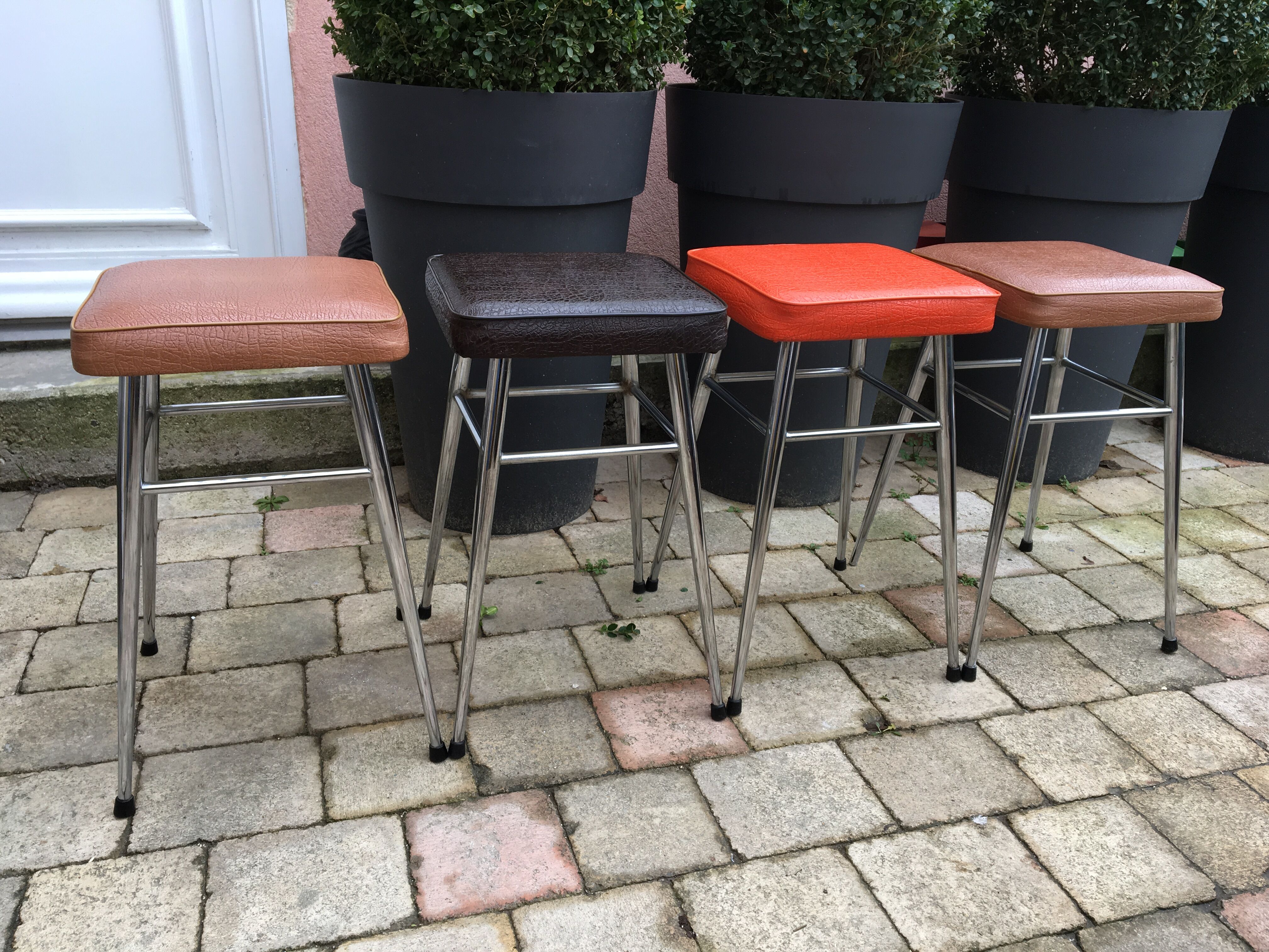 In leatherette vintage stools