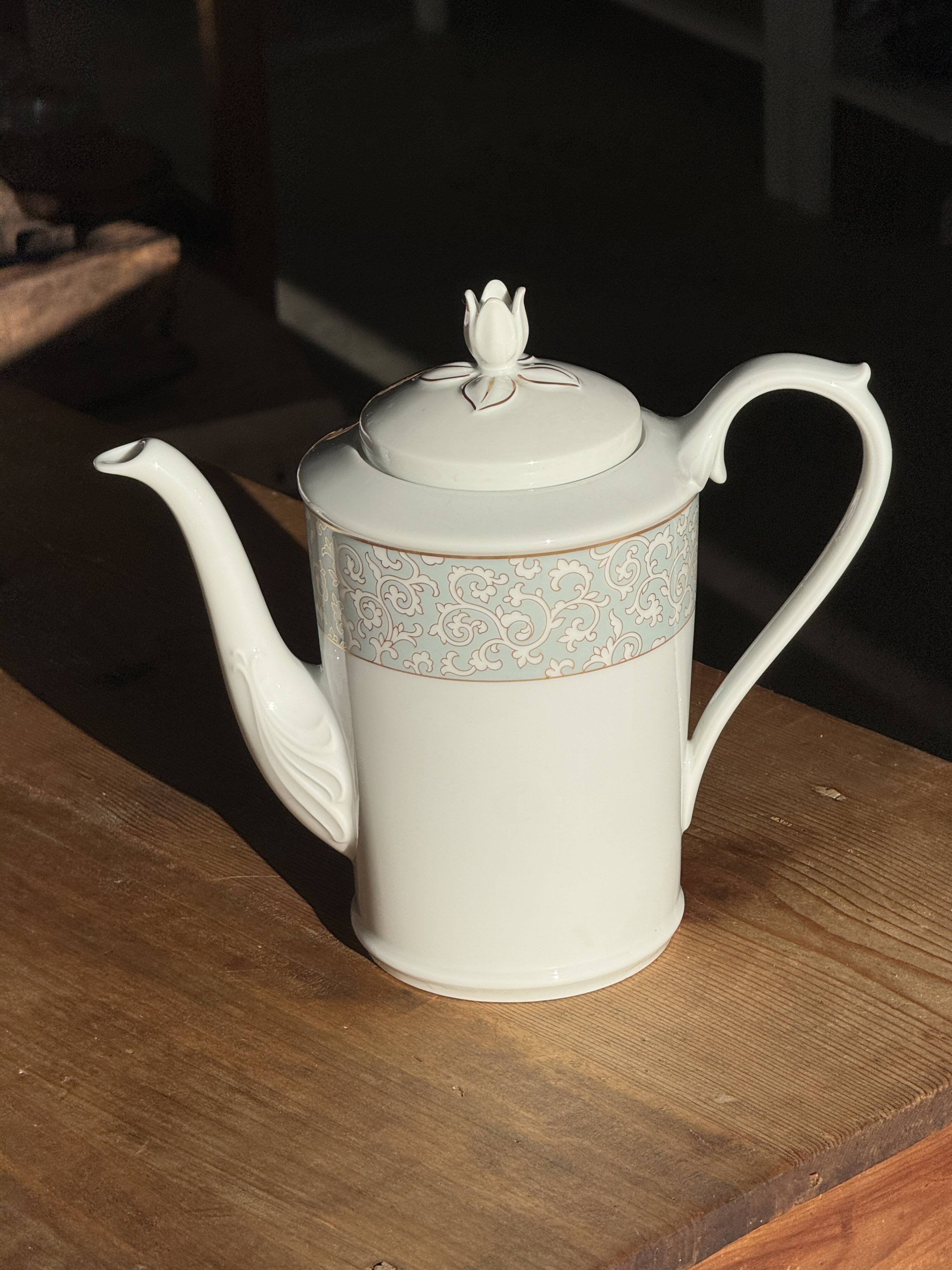Bavarian porcelain teapot from Germany with blue frieze and flower lid H23