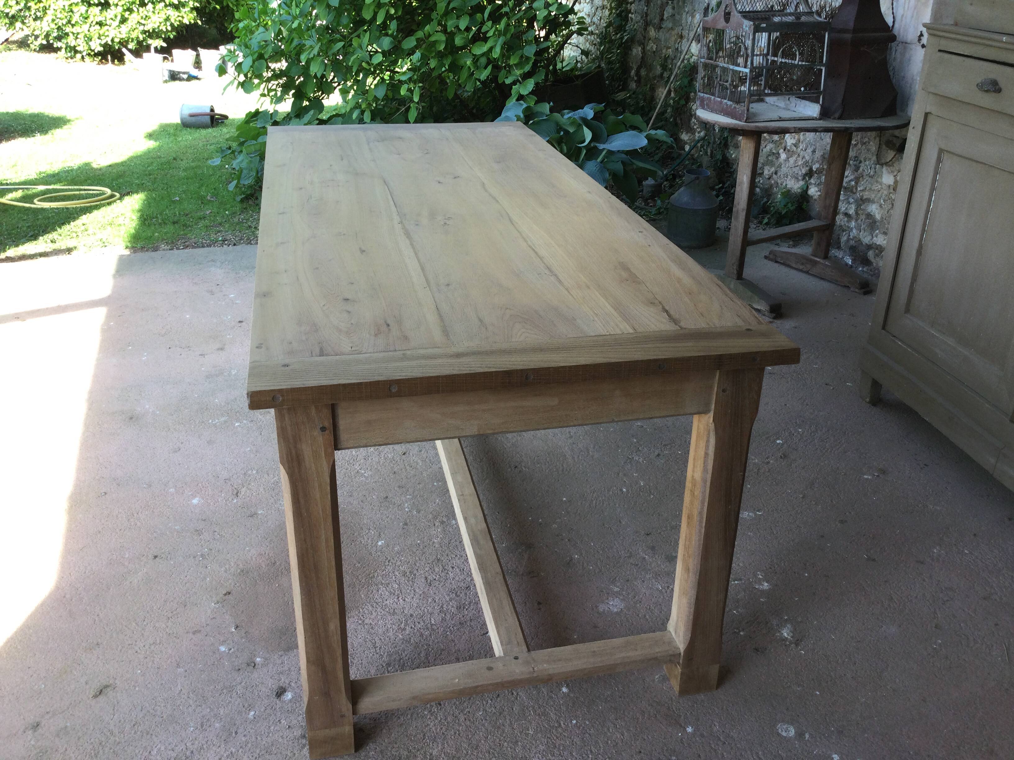 Ancienne table de ferme rénovée