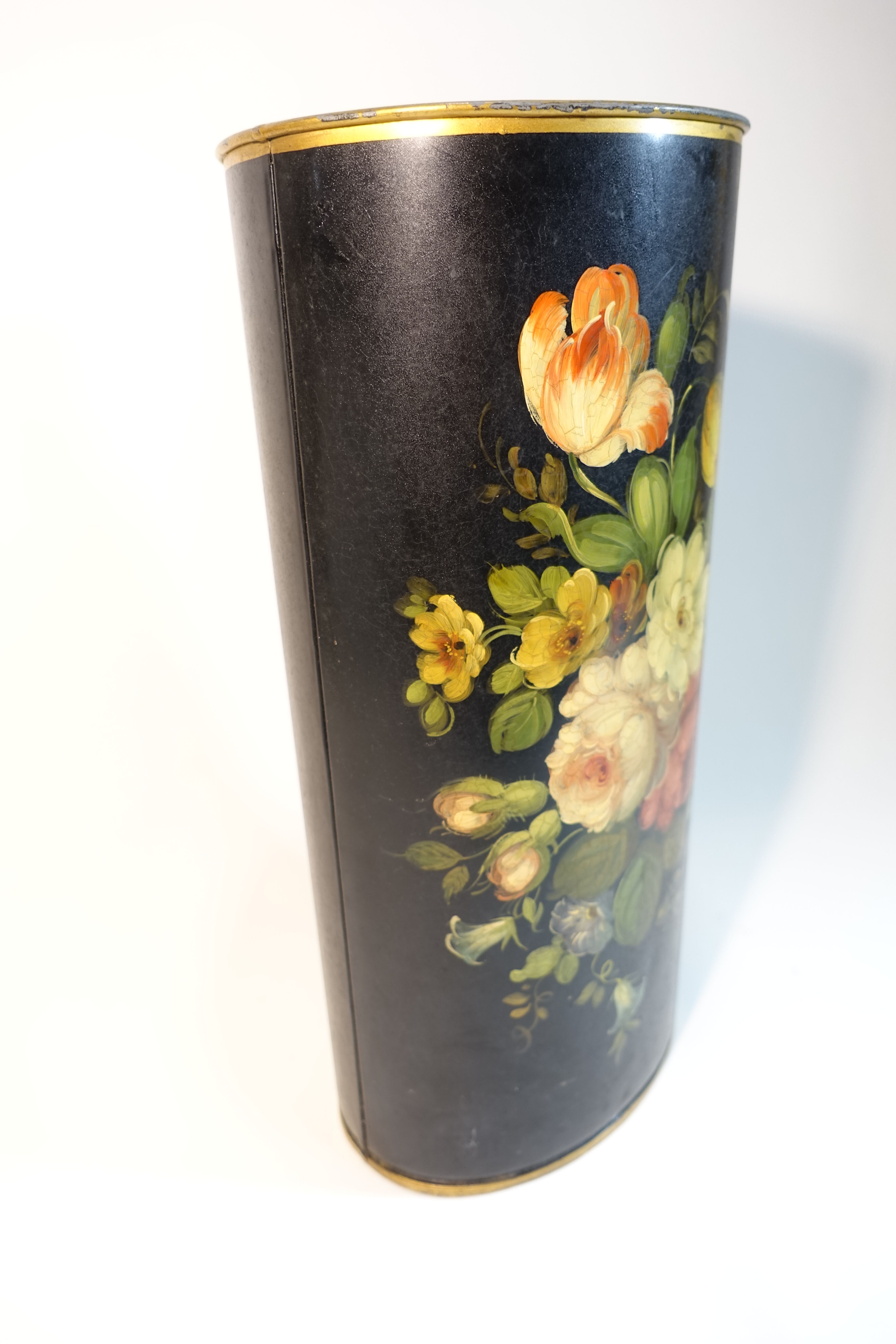 Umbrella door in painted sheet metal decorated with flowers style Napoleon III