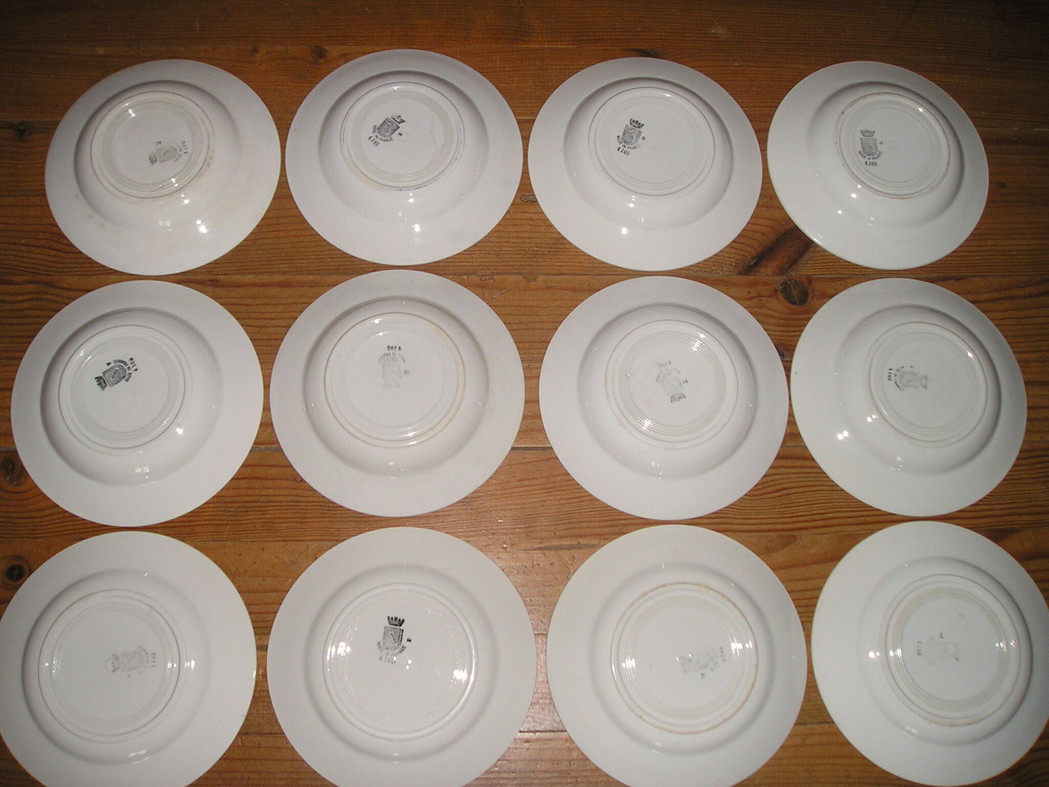 8-person St Amand tableware with Art Deco geometric patterns