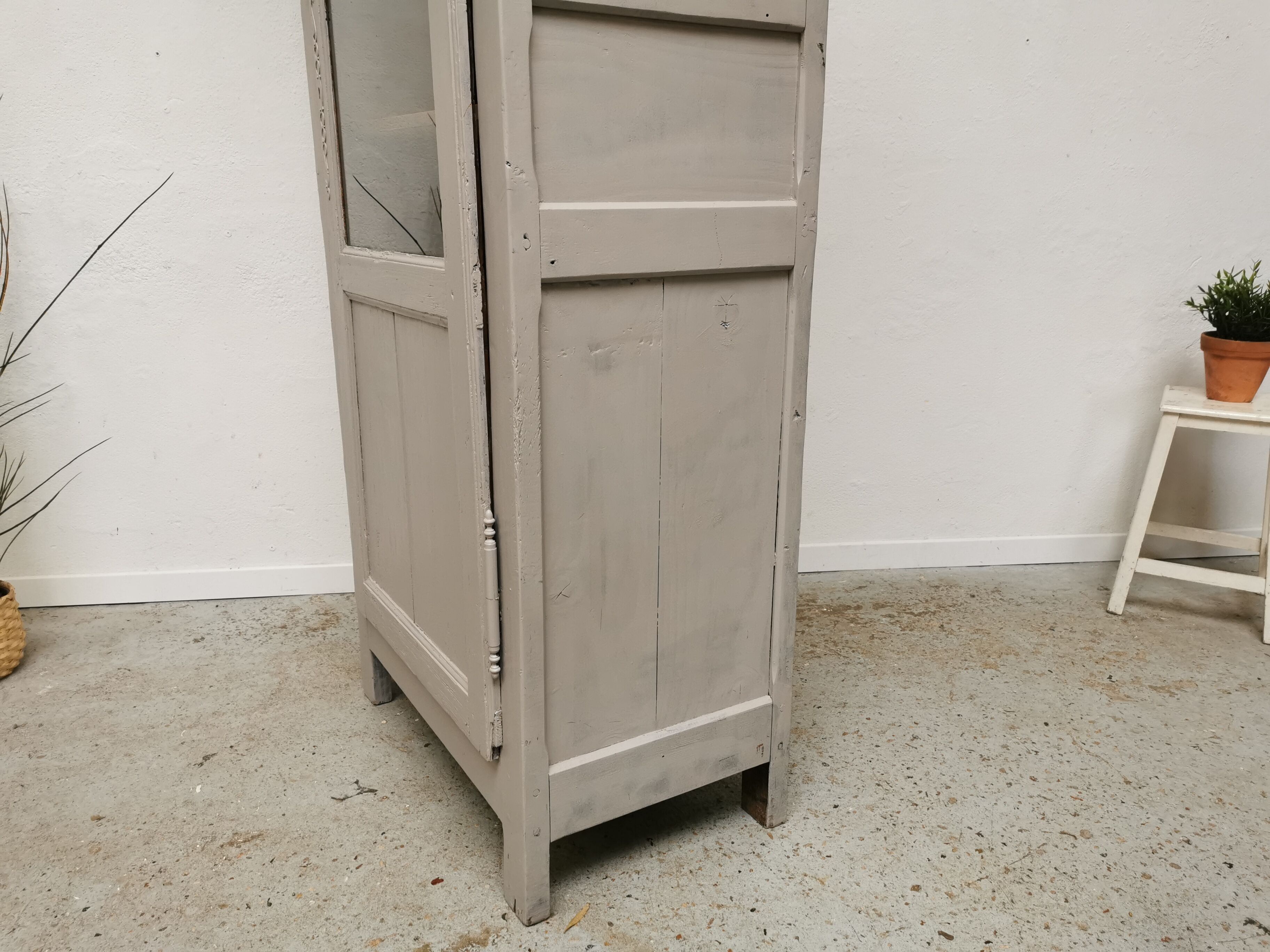 Armoire parisienne vitrée vintage