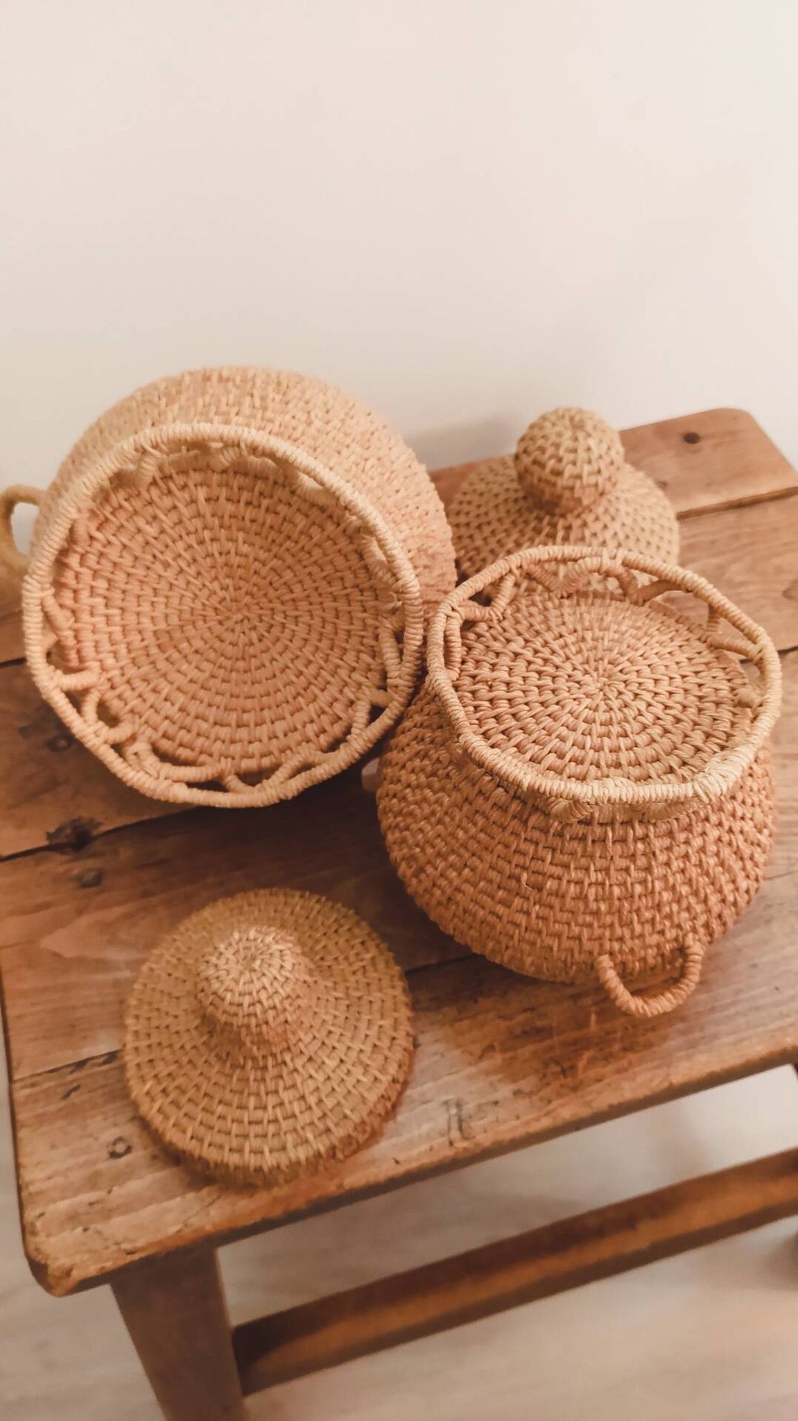 Duo de paniers vintage en vannerie artisanale • Pièces décoratives