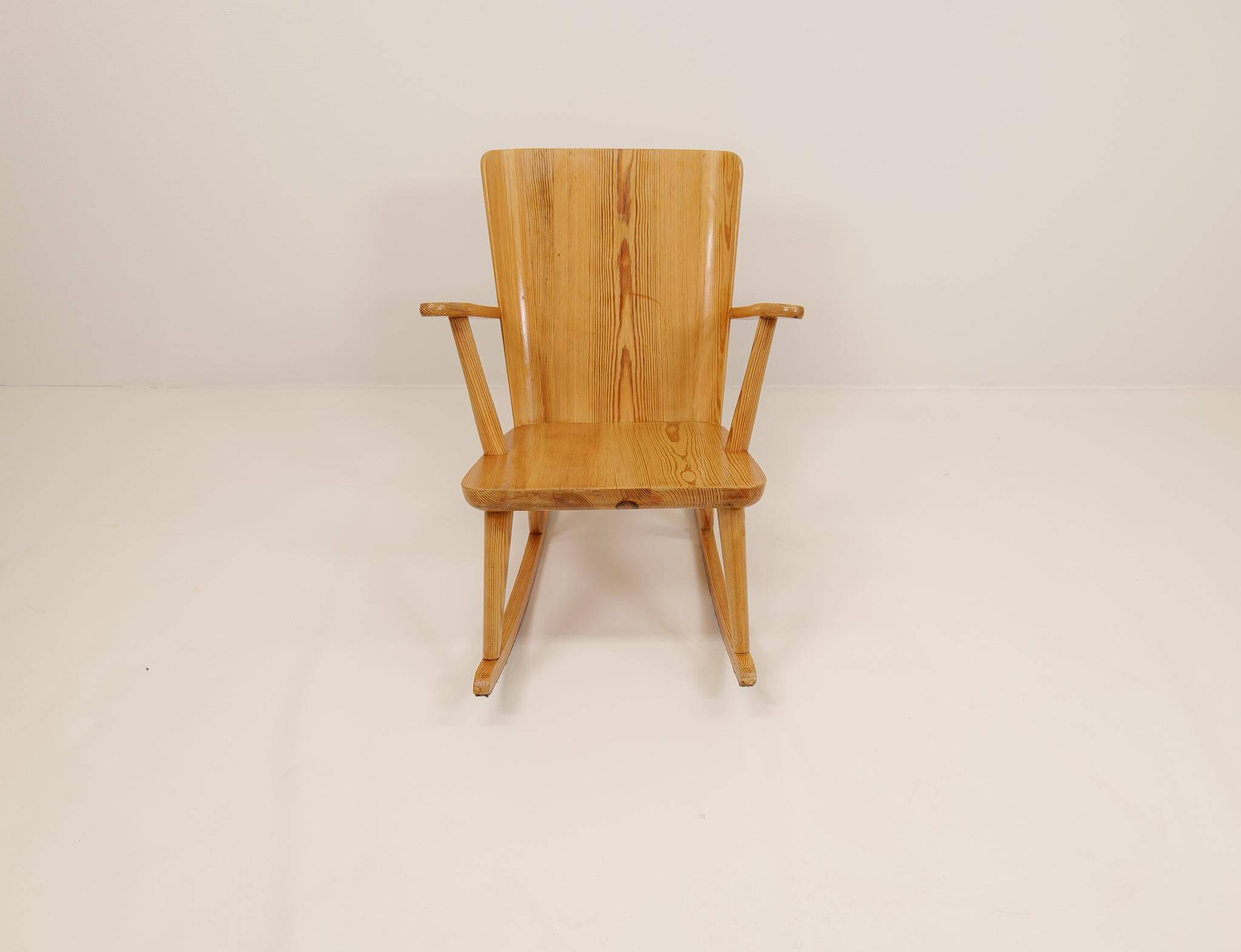Mid-century rocking chair in pine, Göran Malmvall, Sweden, 1940s.