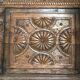 Antique coffre en bois sculpté avec motif végétal période renaissance