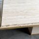 Table basse vintage en travertin avec cerclage en laiton, France années 1980