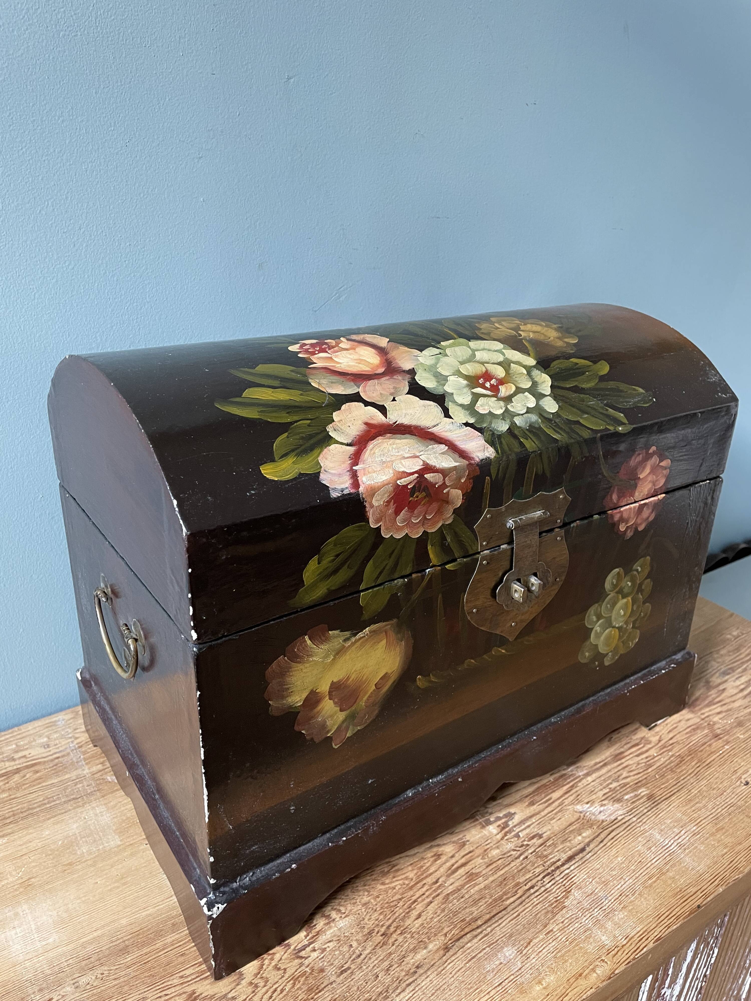 Antique chest in painted lacquered wood