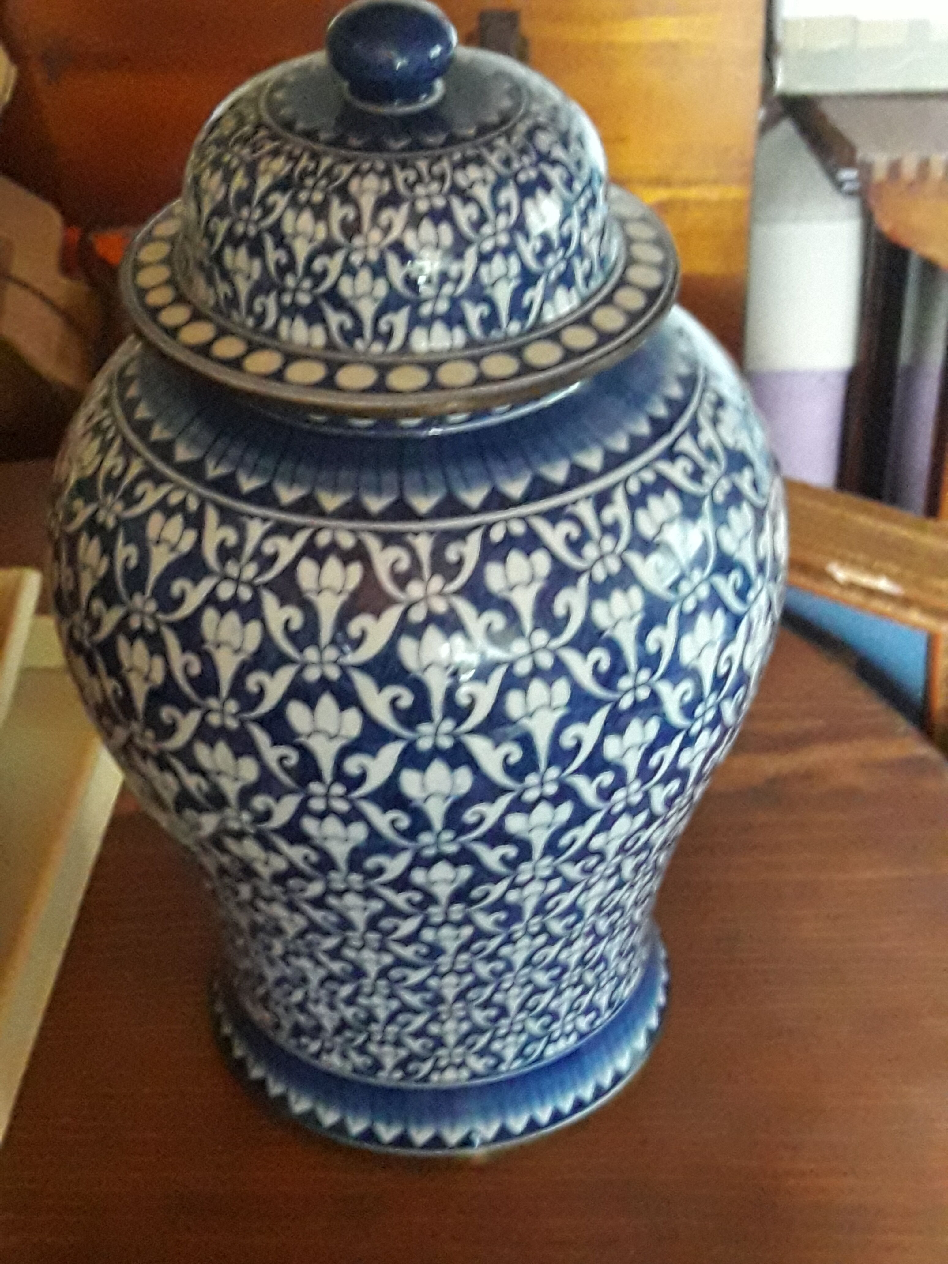 Potiche of Asian origin