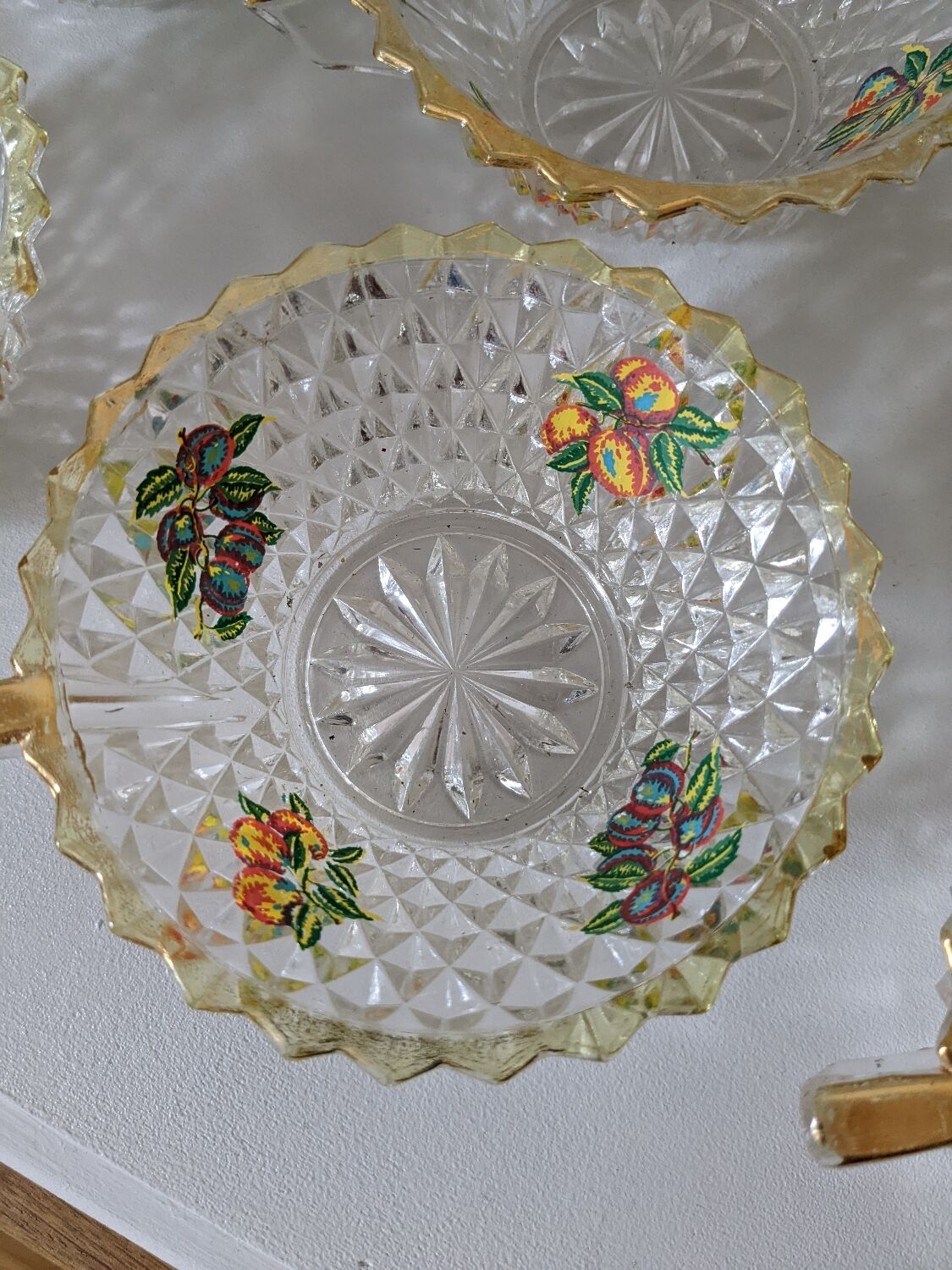 6 cups in chiseled glass