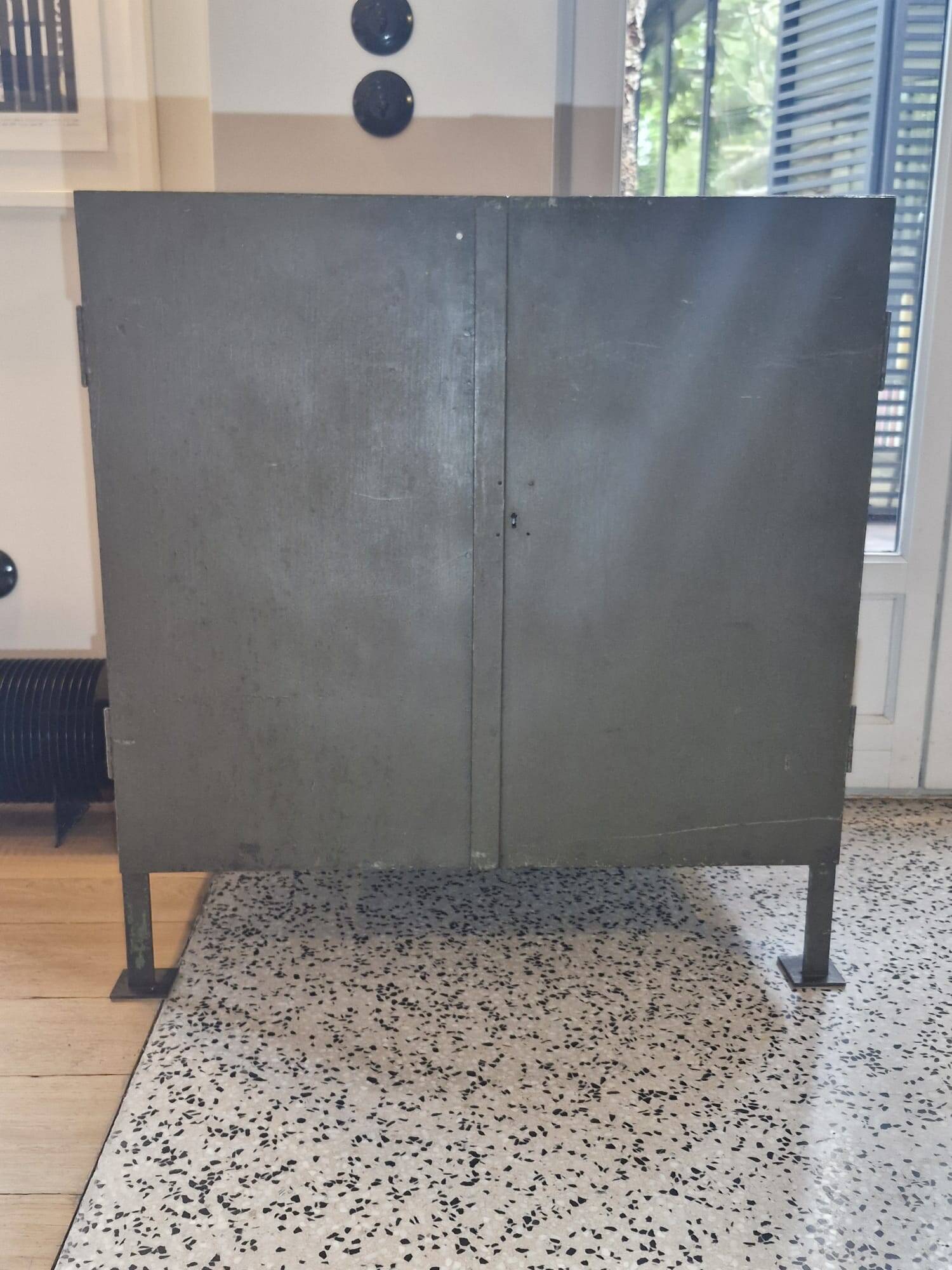 Buffet industriel acier vintage années 60/70 – meuble d’atelier authentique