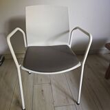 6 Akaba Kabi ergonomic chairs designed by Jorge Pensi (stackable)