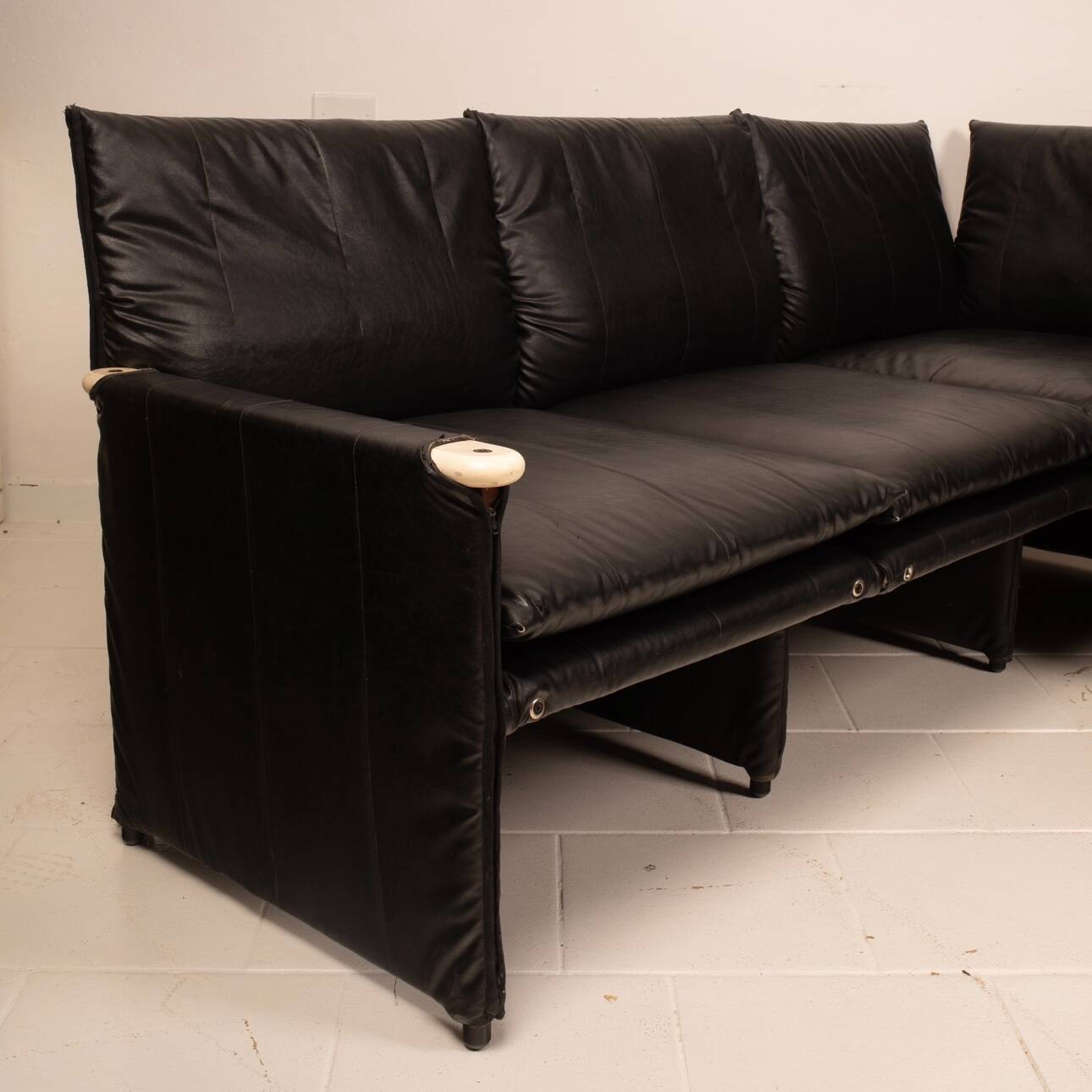 Divano "Minni" di A. Mazzoni D. Stelle e G. Gualtierotti per Giovannetti