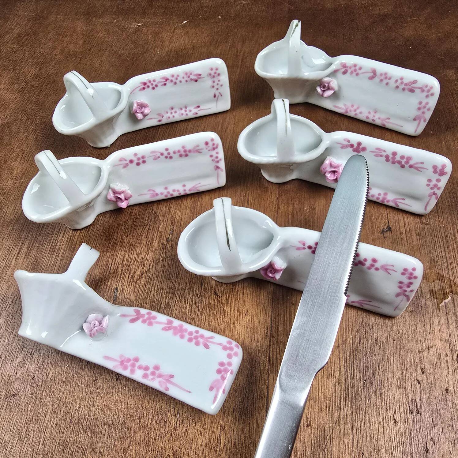 Set of 6 vintage porcelain knife rests with name markers, basket shape.