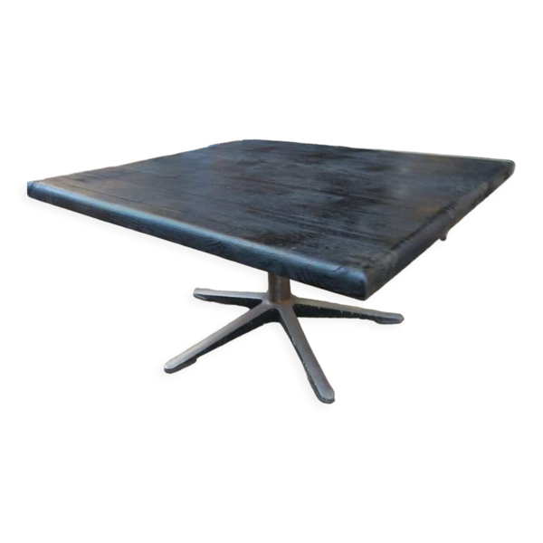 Table basse en chêne Shou Sugi Ban et piètement en étoile en aluminium