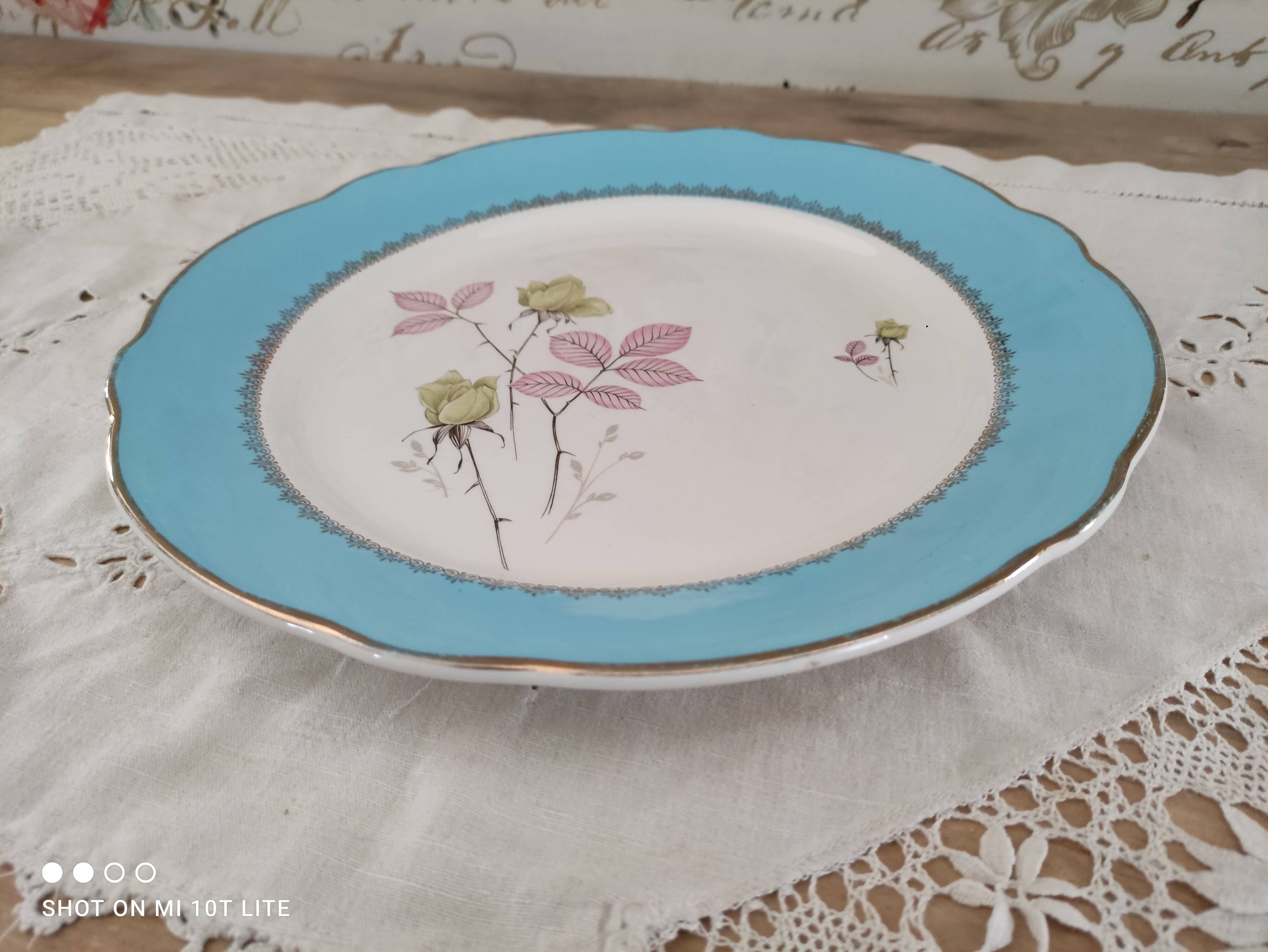 Round dish K&G Lunéville Badonviller France marli light blue floral decoration