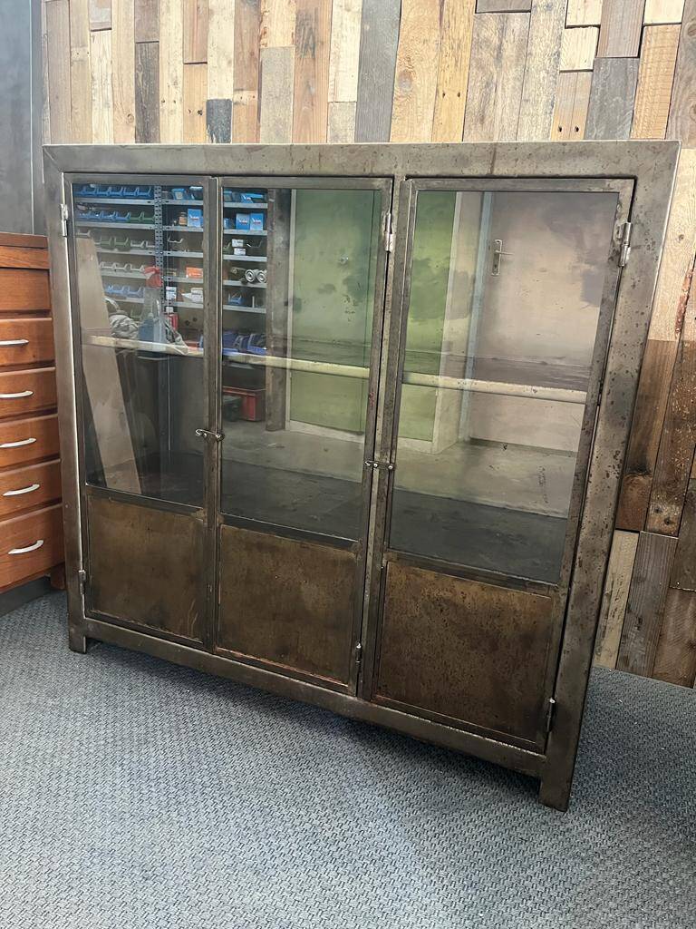 Industrial metal showcase 3 doors