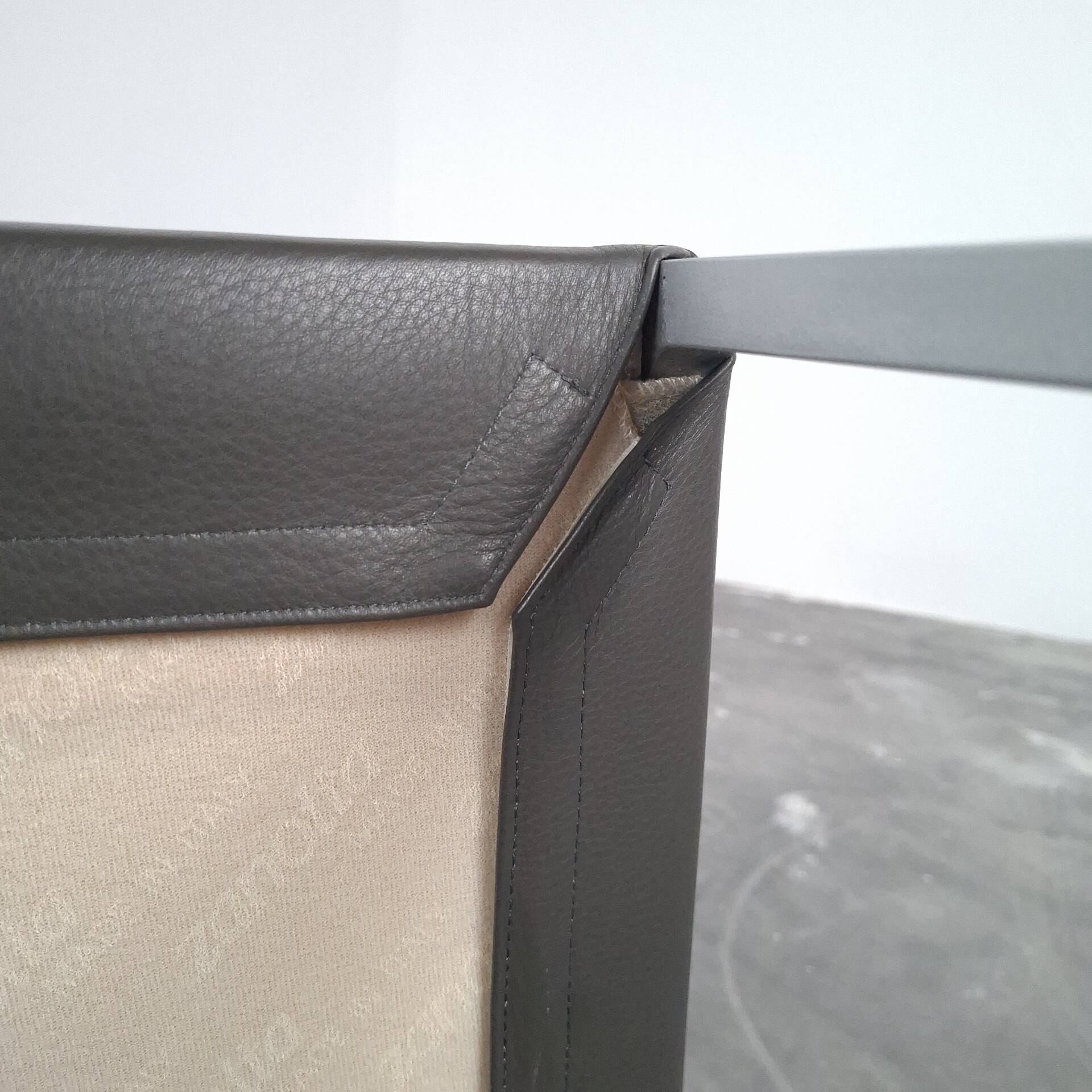 2 chaises à accoudoir Zanotta modèle Lia design de Roberto Barbieri