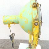 Ancienne lampe projecteur de bateau