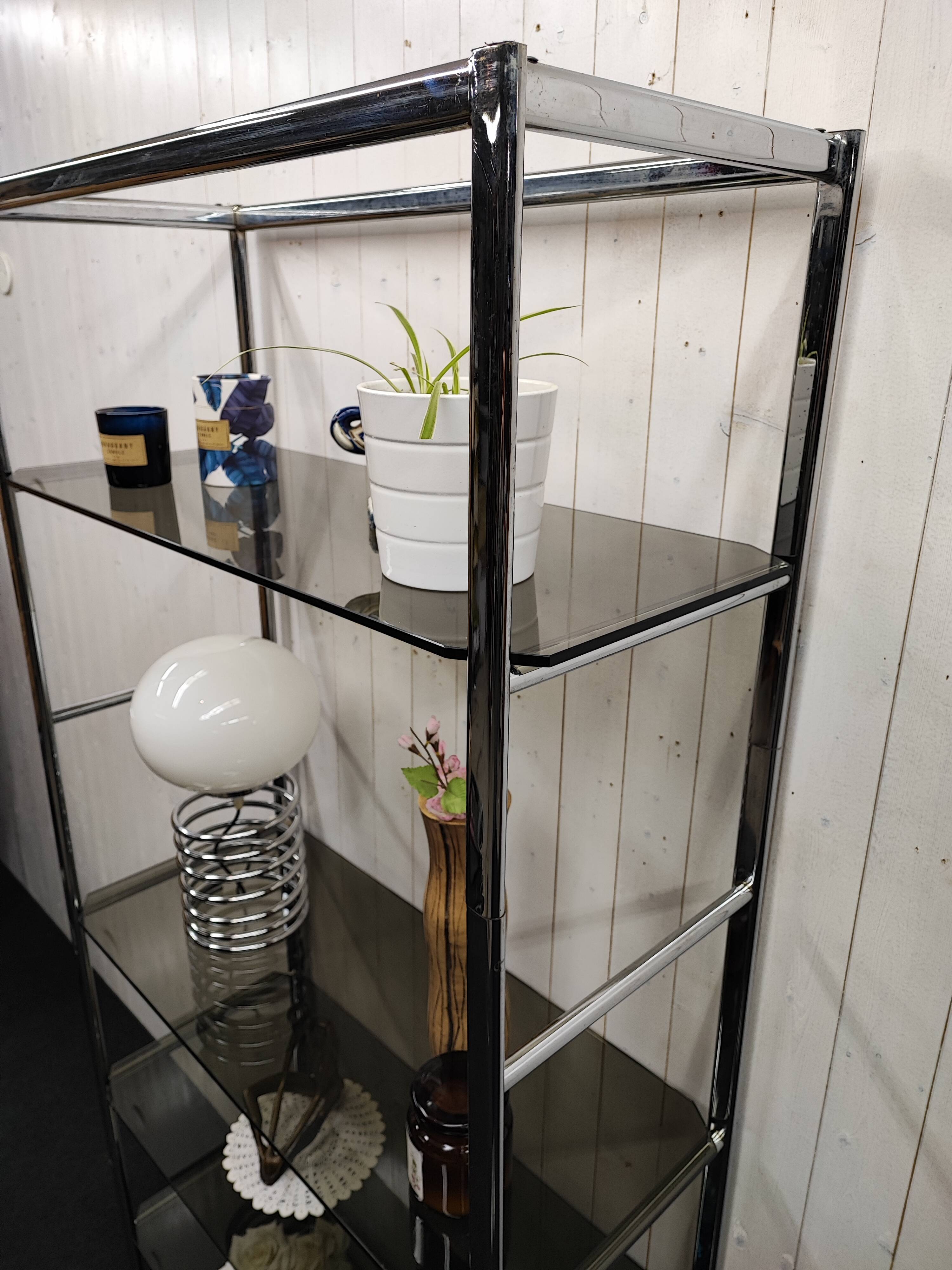Étagère en chrome et verre fumé