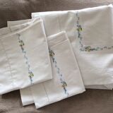 Sheet and pillowcases with small flower embroidered braid