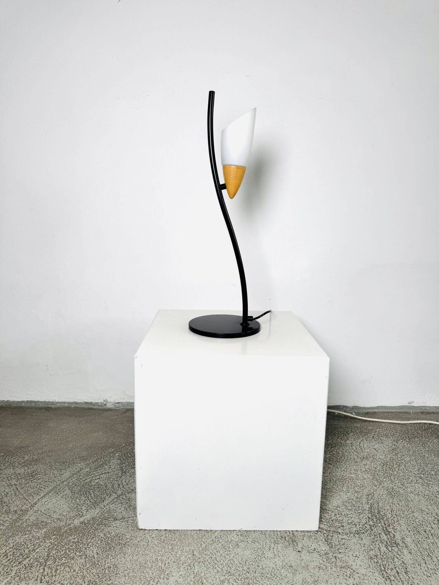 Lampe de table sculpturale postmoderne par Hala Zeist, Pays-Bas, années 1980.