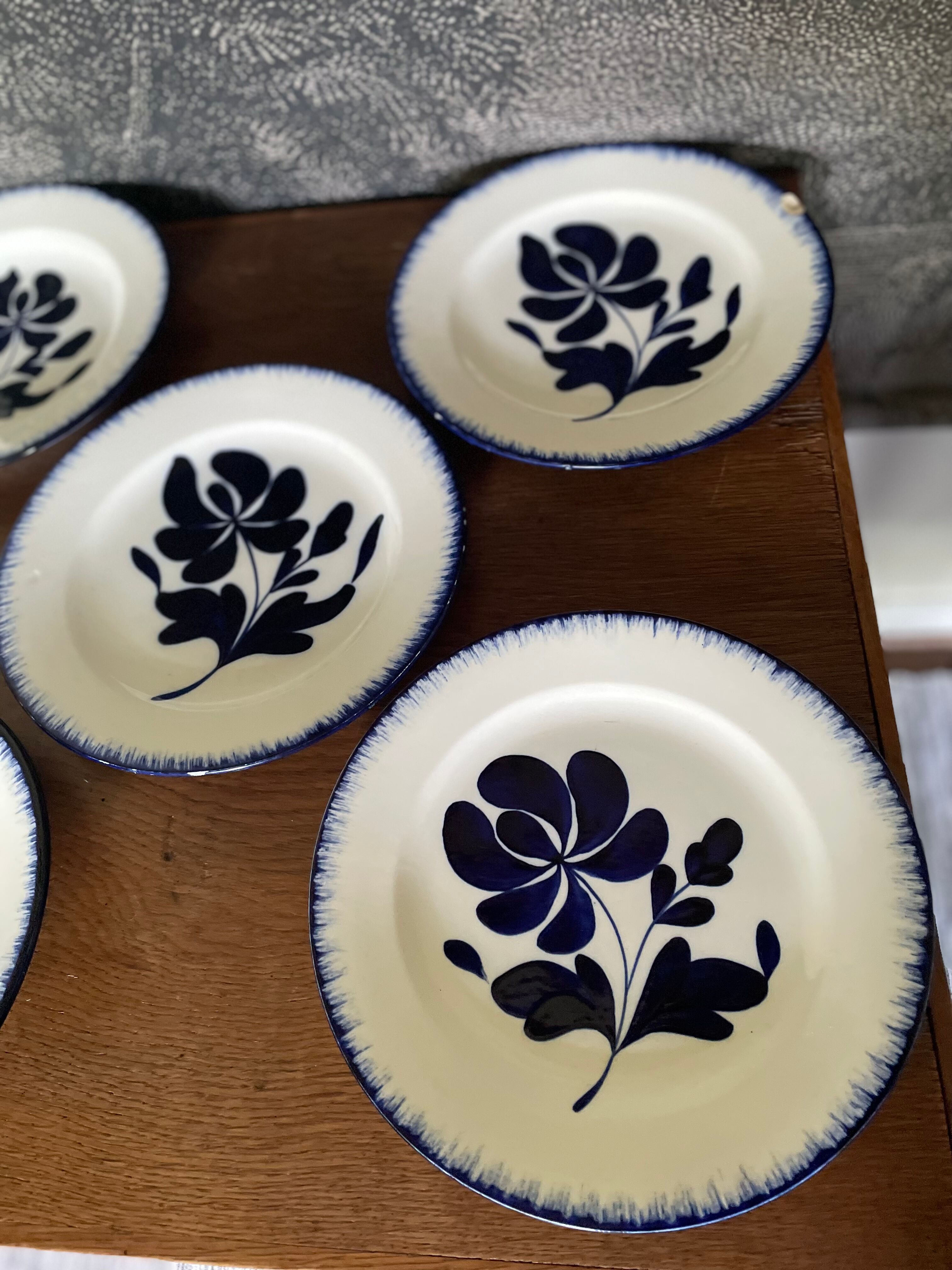Plates model thebes salins iron earth