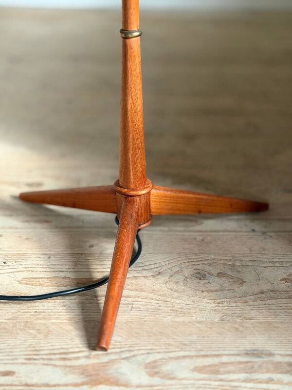 Lampadaire liseuse scandinave tripode teck et laiton